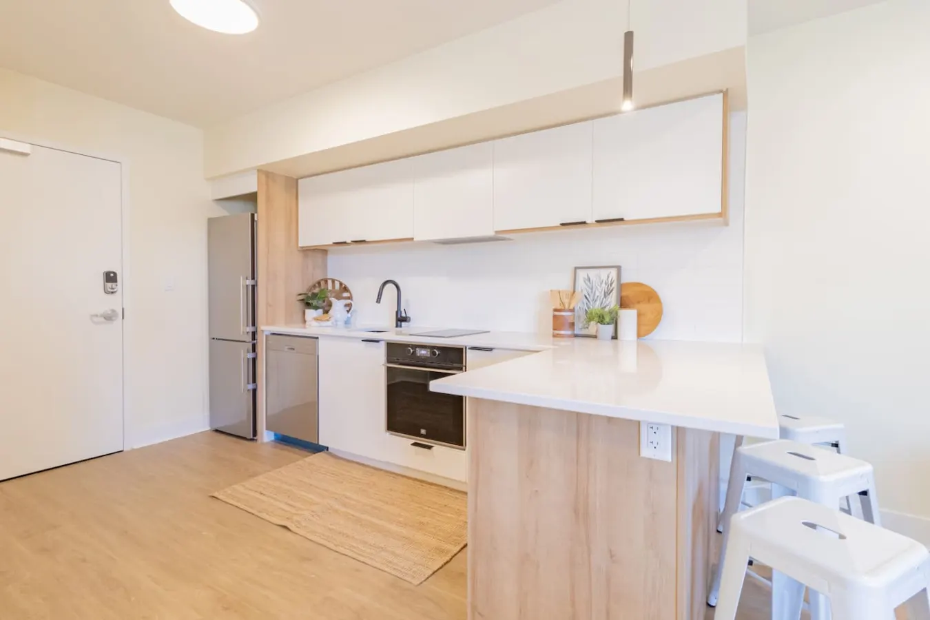 2 Bedroom Condo- Hot Tub, 1 min to beach - 202 13