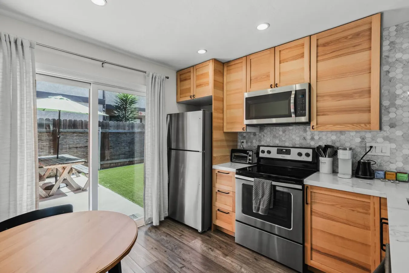 Casa Nova - Cozy 1B - Driveway Parking, Backyard 9