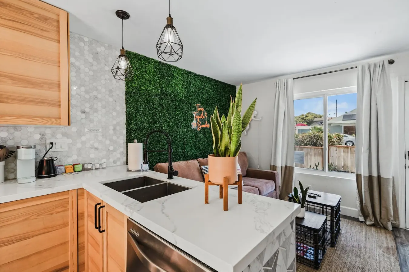 Casa Nova - Cozy 1B - Driveway Parking, Backyard 14