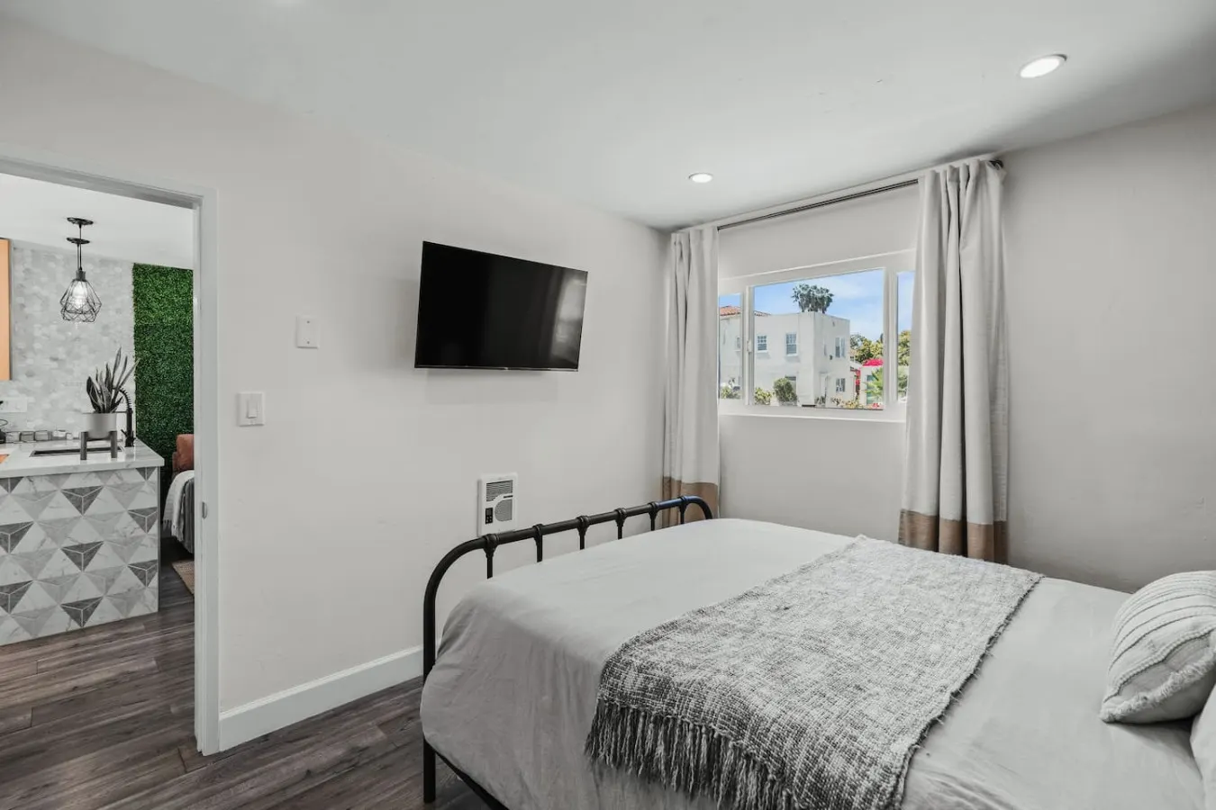 Casa Nova - Cozy 1B - Driveway Parking, Backyard 20