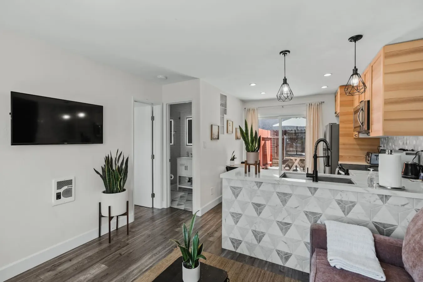 Casa Nova - Cozy 1B - Driveway Parking, Backyard 3