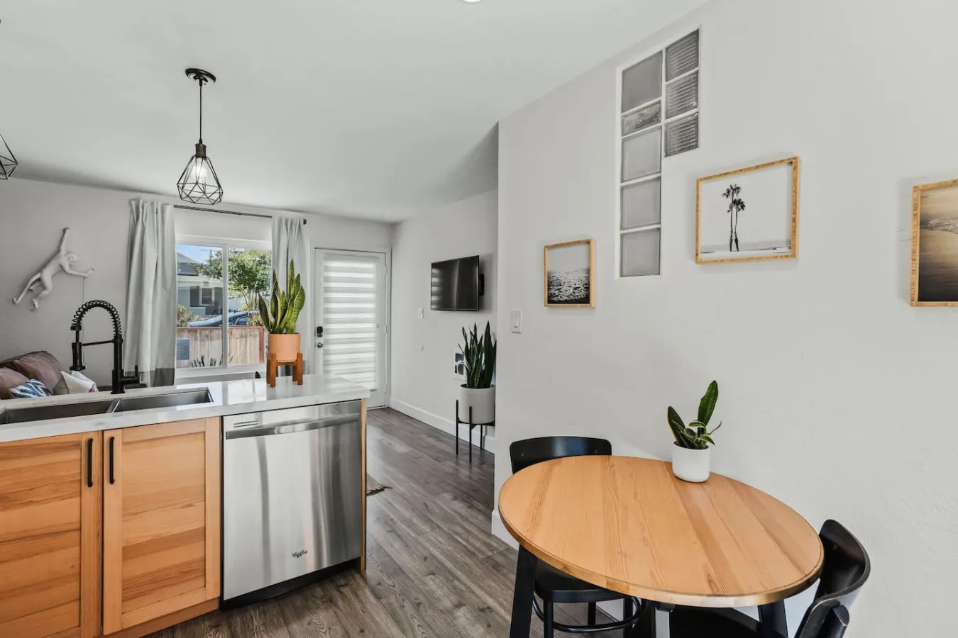 Casa Nova - Cozy 1B - Driveway Parking, Backyard 4