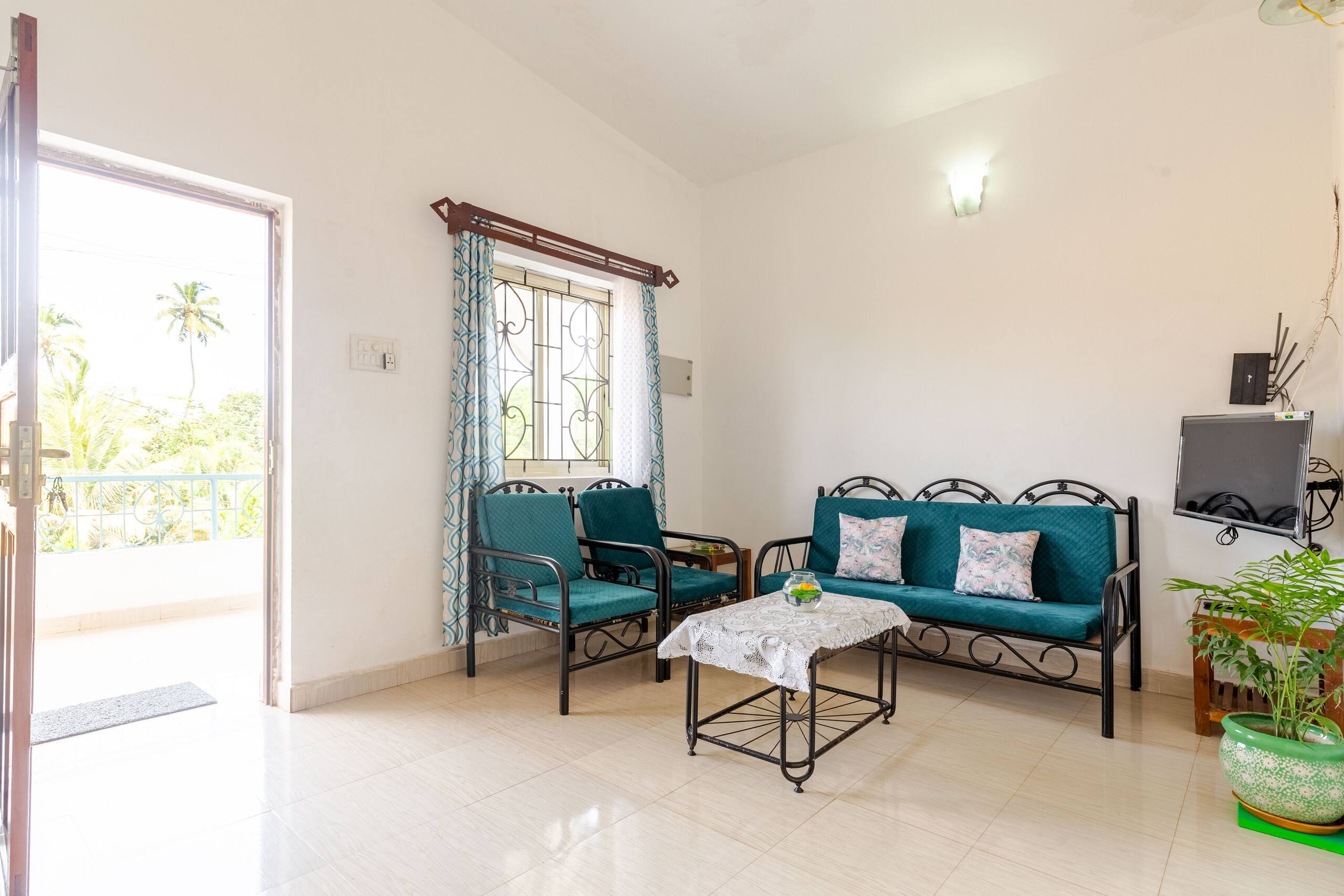 Oceanic(Brittos)Two bedroom, AC Home stayAshvemGoa 6