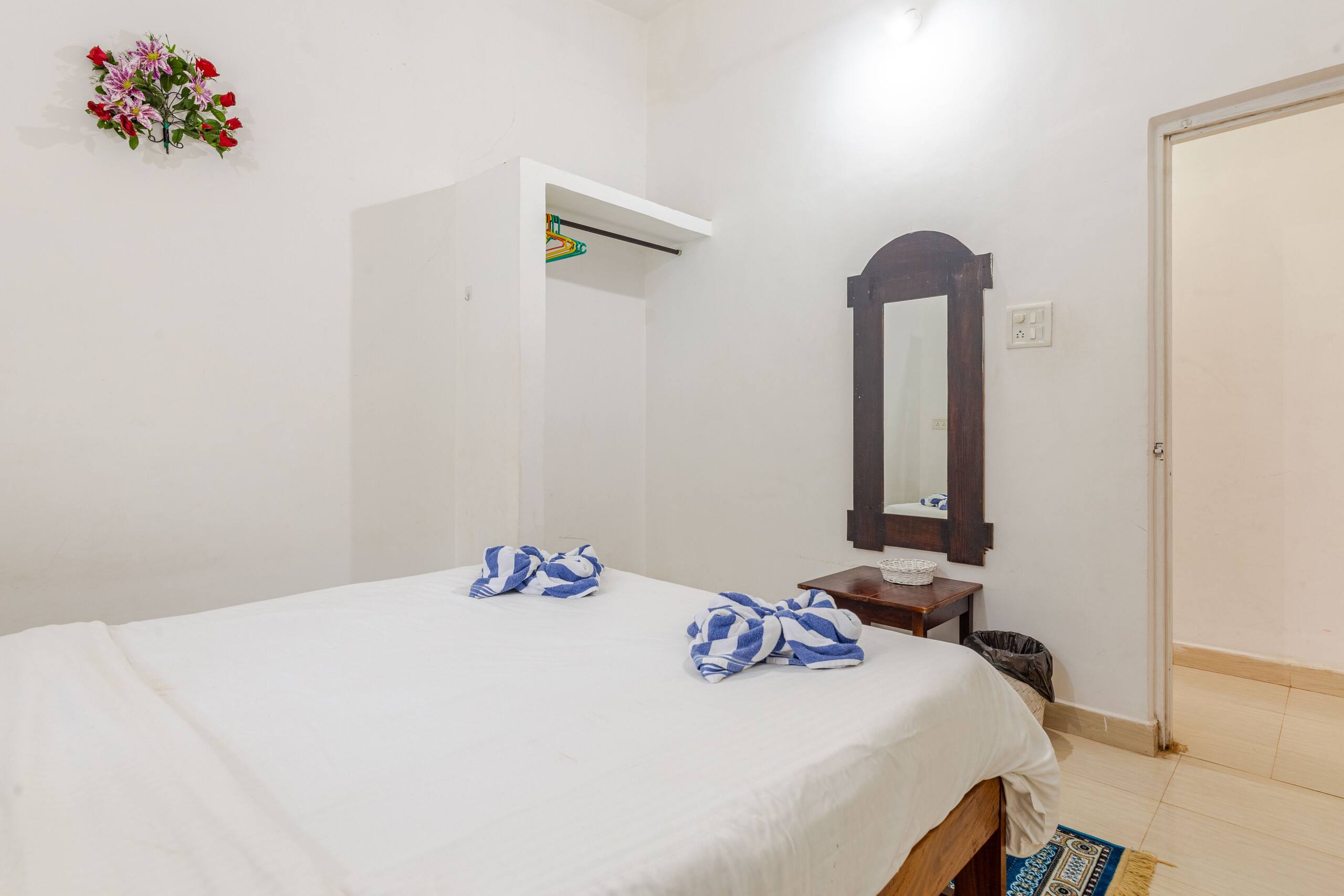 Oceanic(Brittos)Two bedroom, AC Home stayAshvemGoa 11