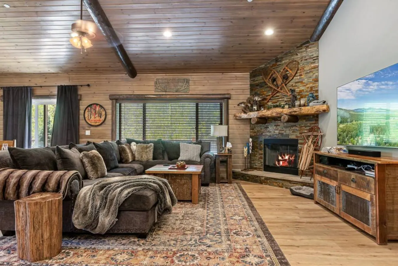 Eagle Creek Hot Tub, Game Room, Private Sled Hill 9