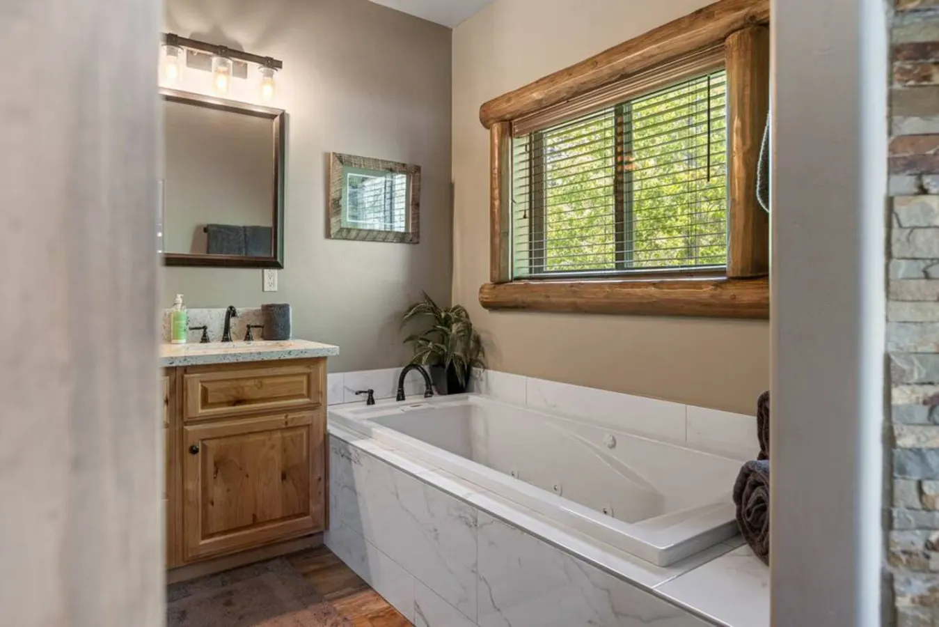 Eagle Creek Hot Tub, Game Room, Private Sled Hill 20