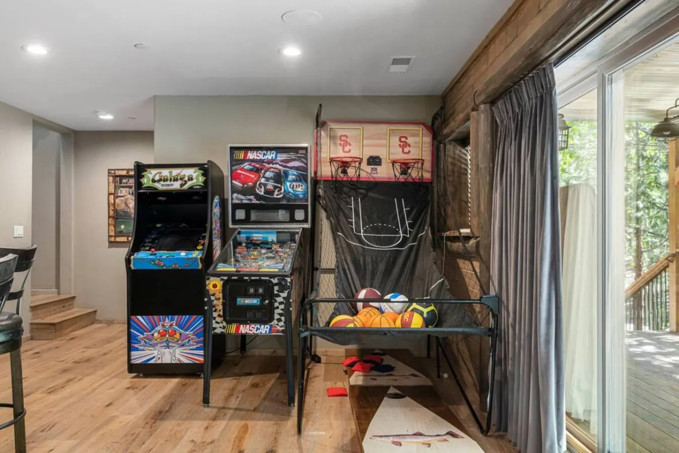 Eagle Creek Hot Tub, Game Room, Private Sled Hill — photo 3