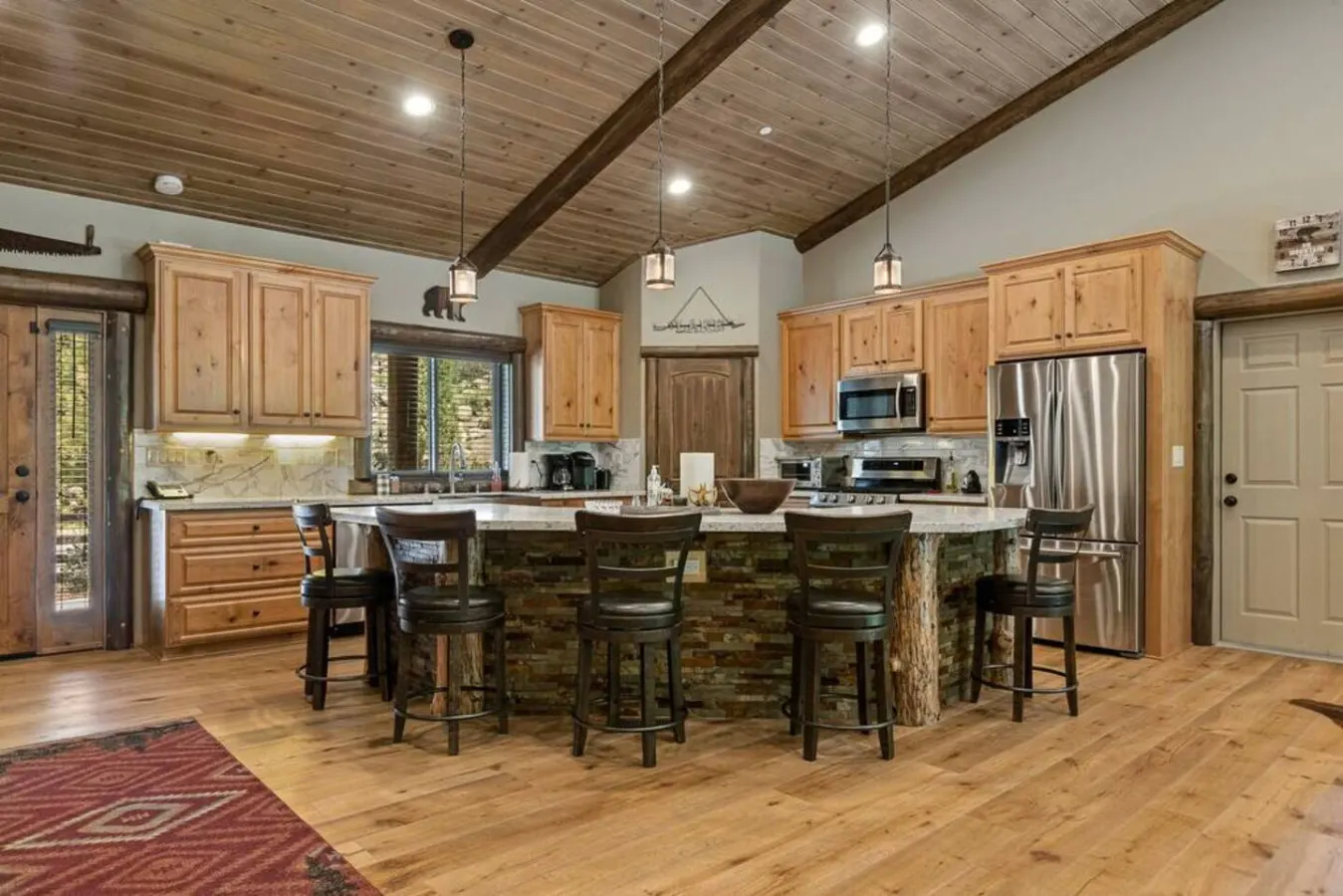 Eagle Creek Hot Tub, Game Room, Private Sled Hill — photo 4