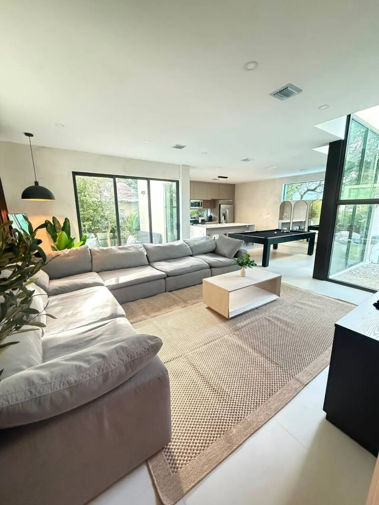 4BR Brand New Modern Little Haiti w Private Pool — photo 2
