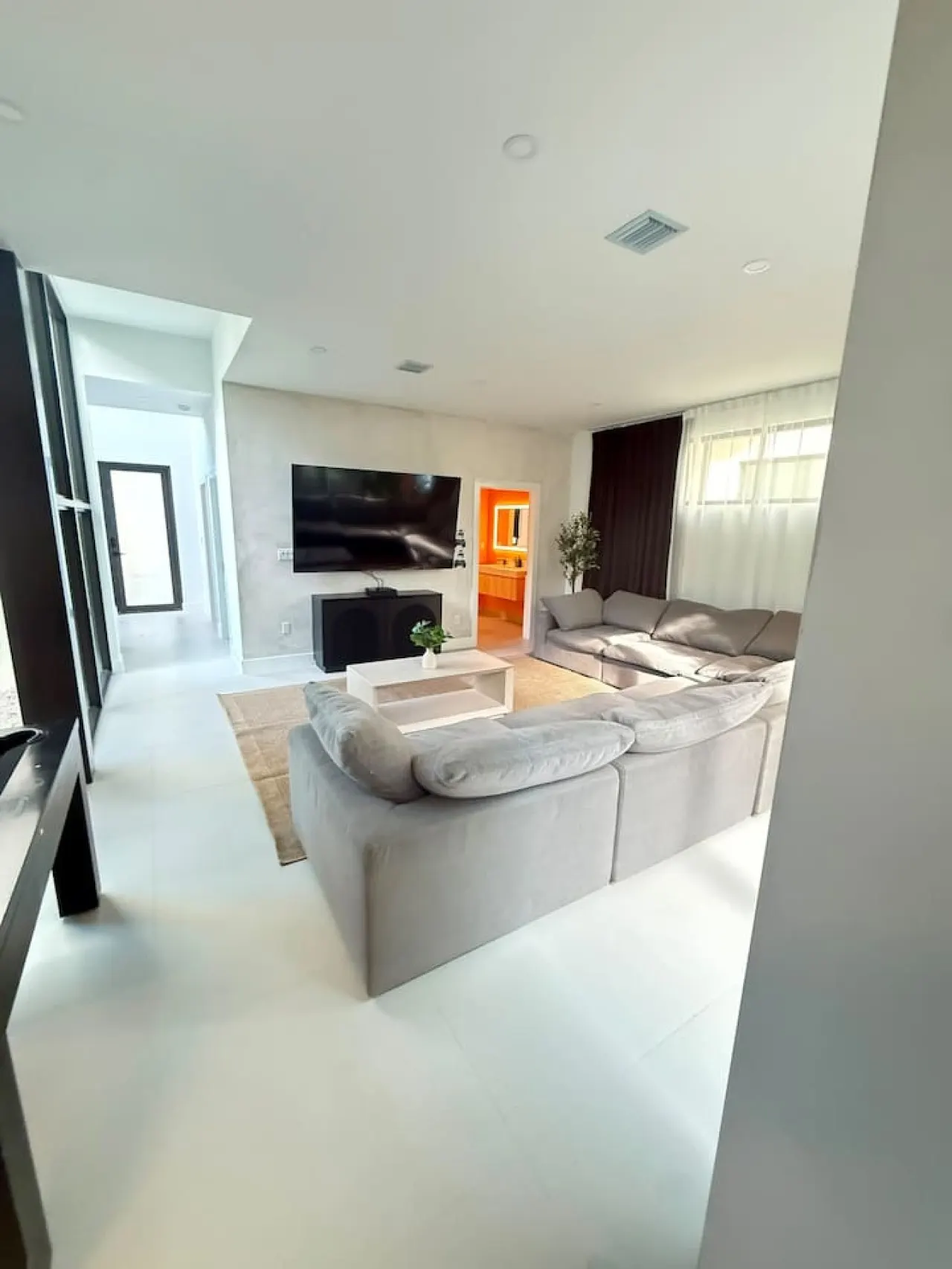 4BR Brand New Modern Little Haiti w Private Pool 12