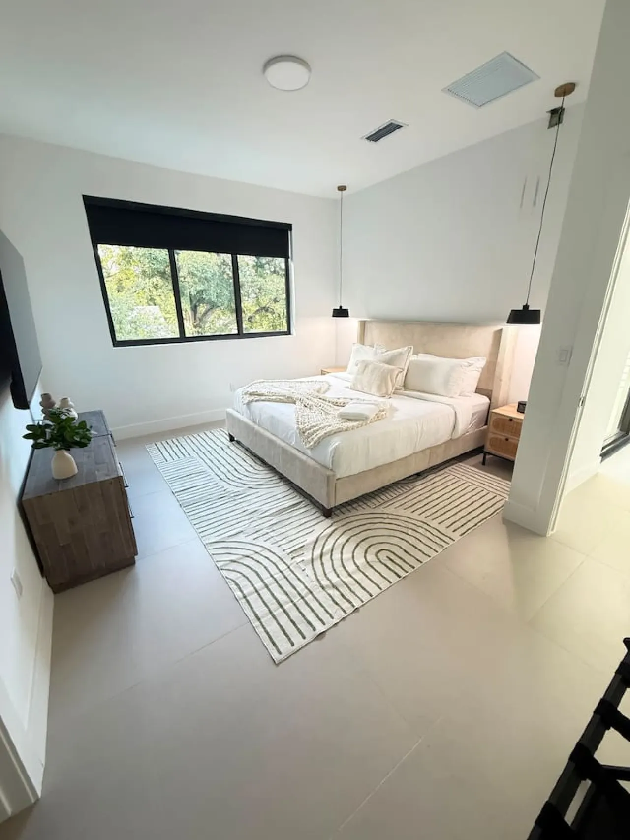 4BR Brand New Modern Little Haiti w Private Pool — photo 5