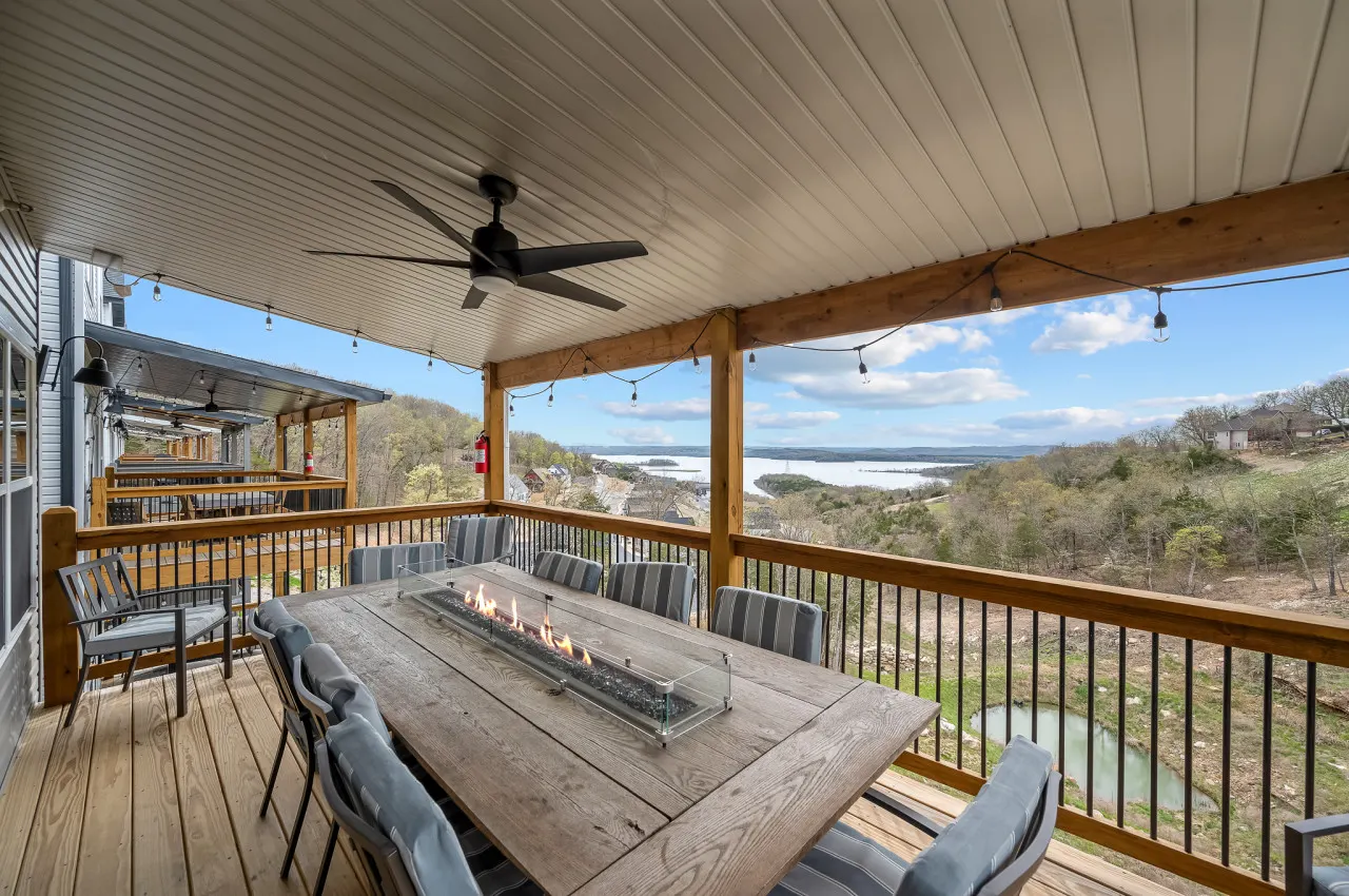The Farmhouse at Chateau Mountain: Lakeview 6 Bed/6.5 Bath — photo 4
