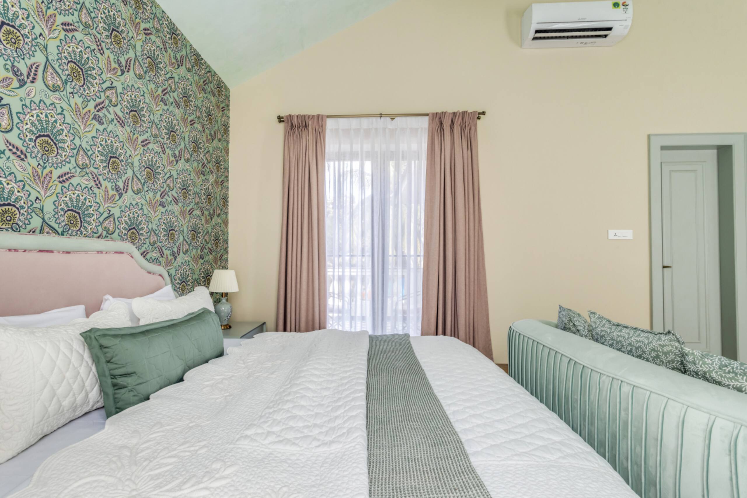 Modern & Luxury 3BHK in Arpora| Huge Lawn, Jacuzzi 22