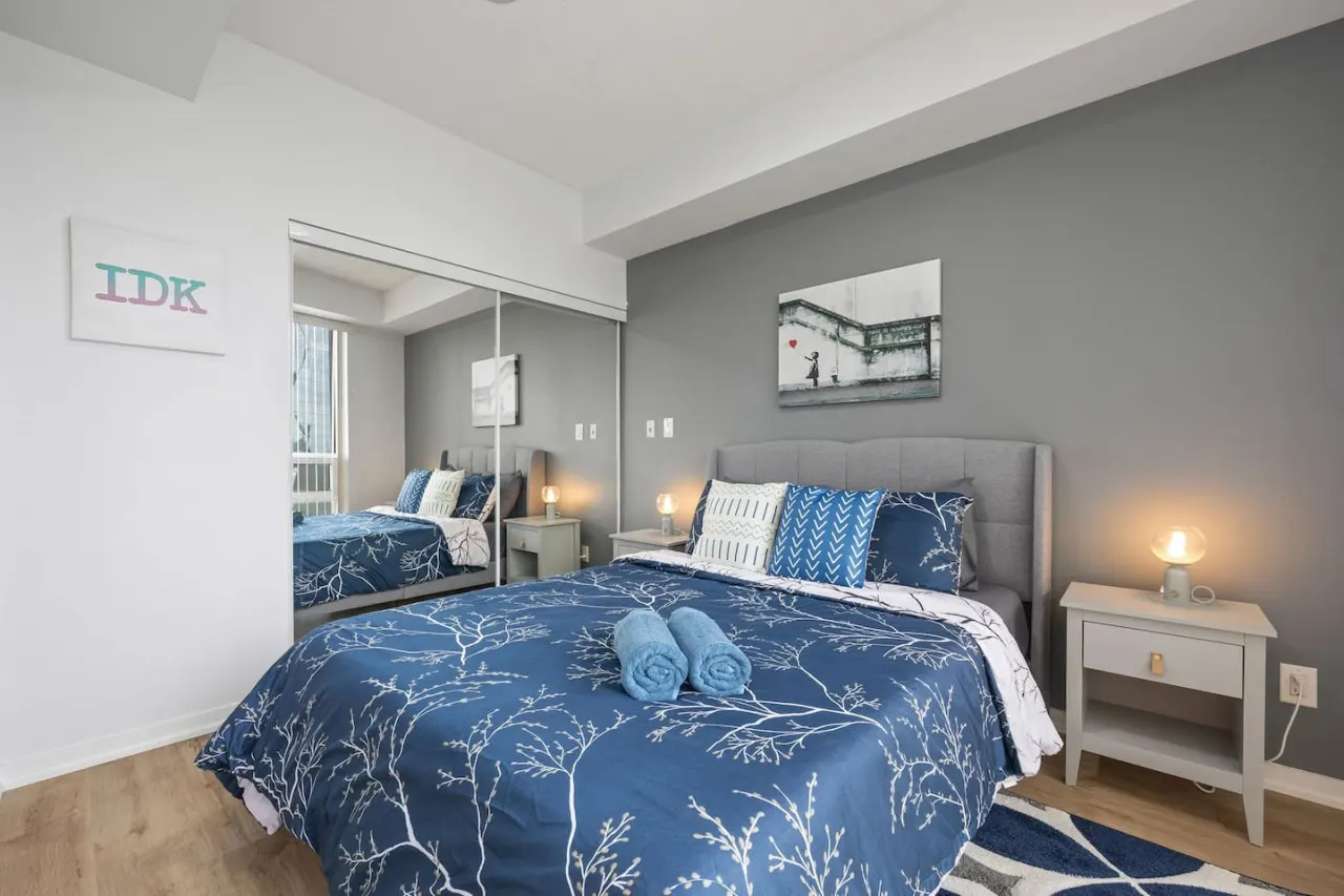 2BR Condo Prime Location + Lake Views Parking 4