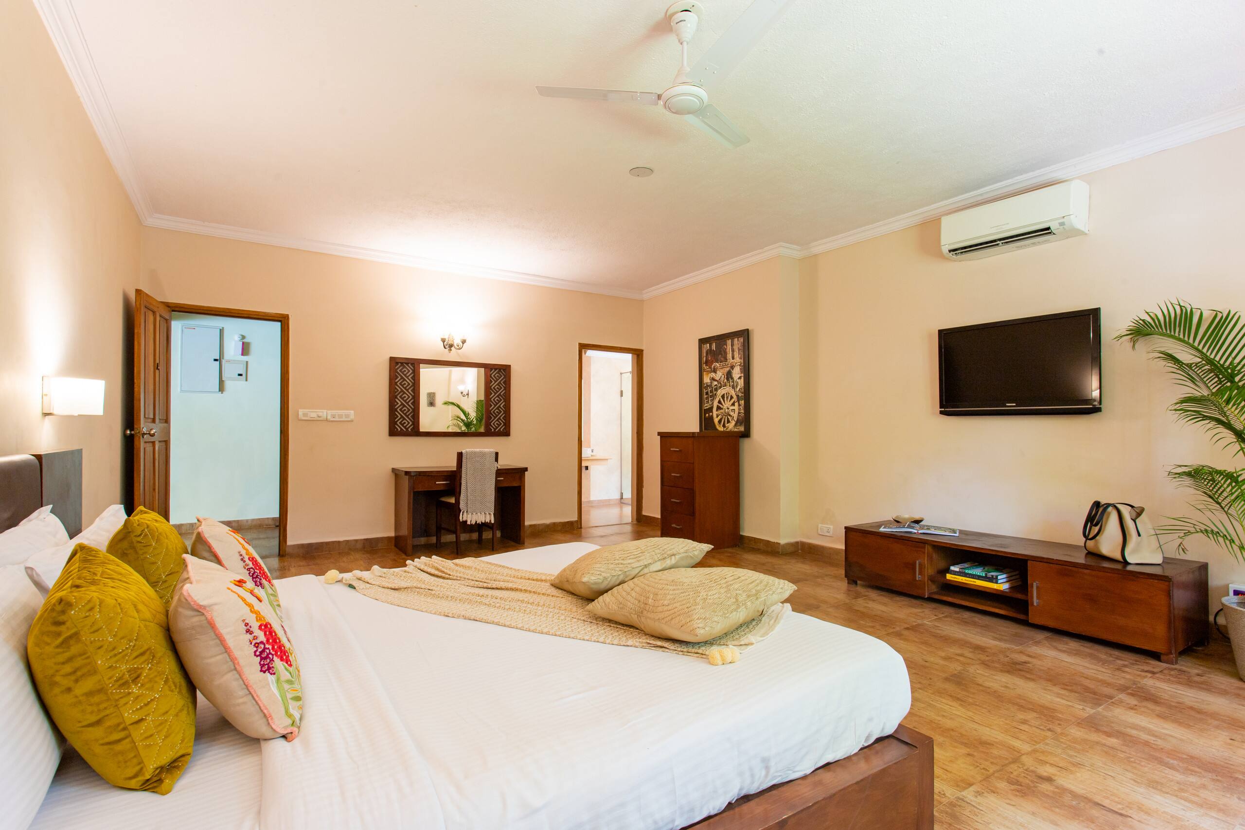 4BHK villa with private pool, 5 mins walk to beach 13
