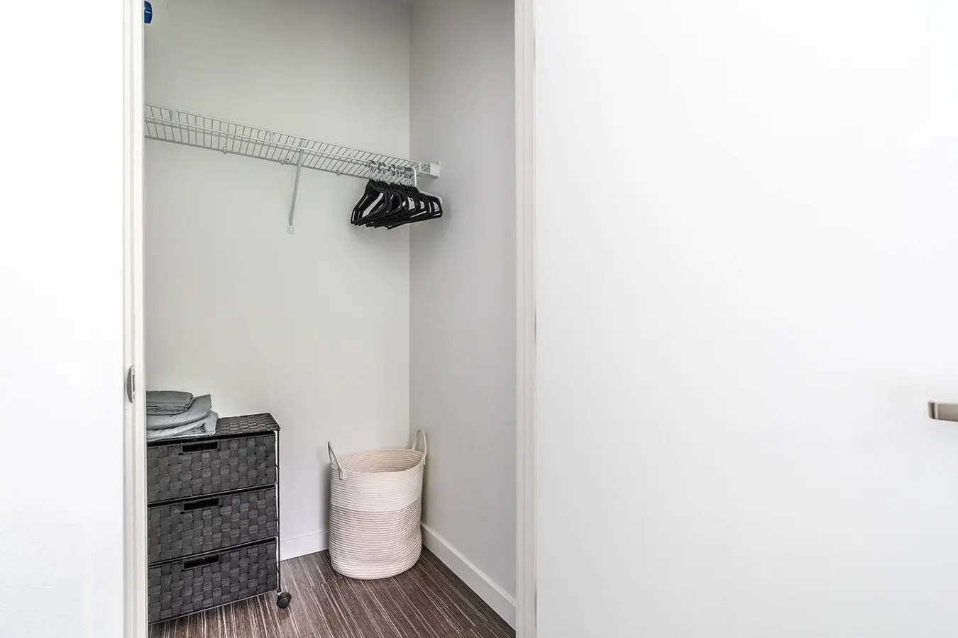 Large Central District Apartment 16