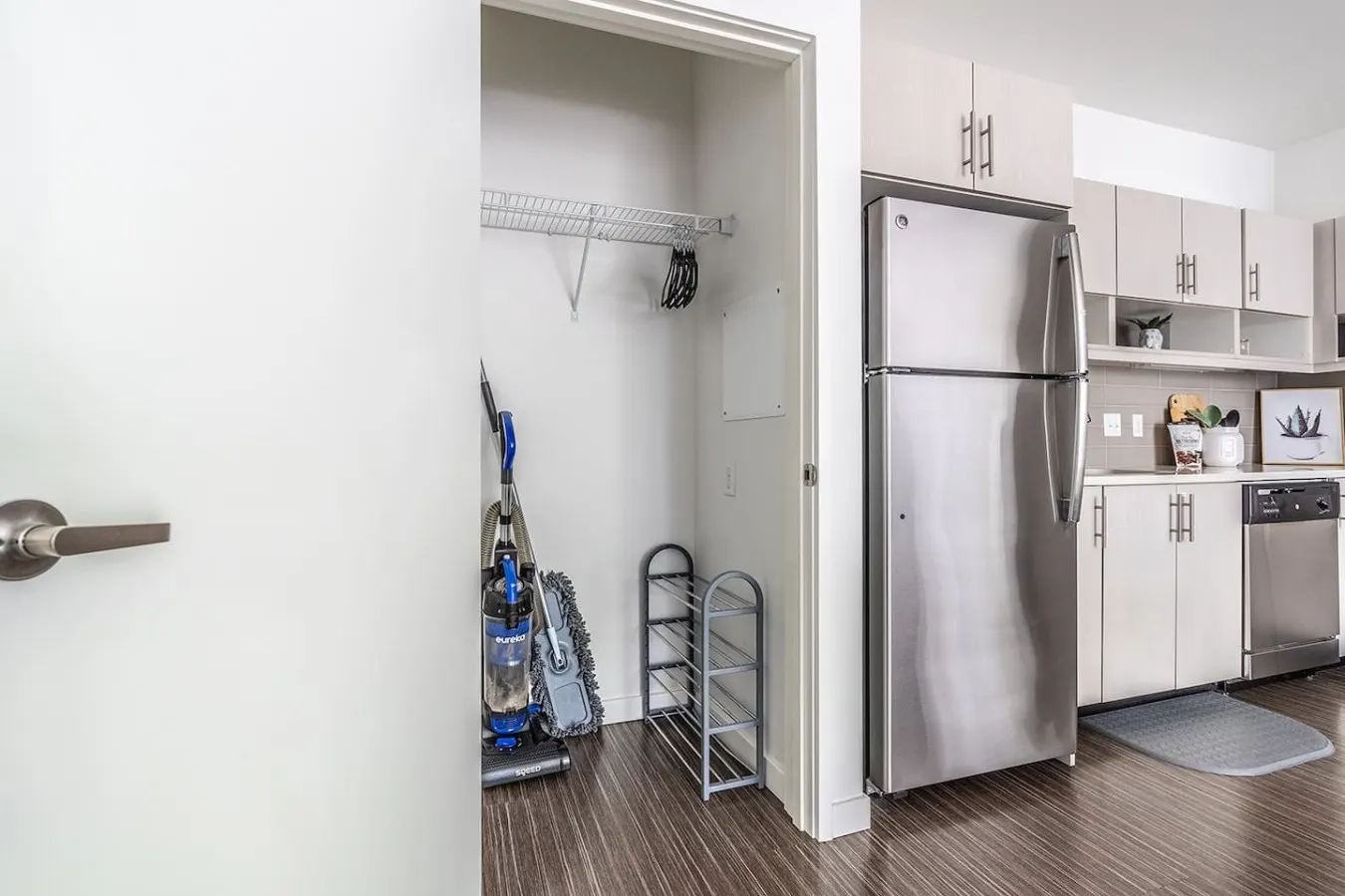 Large Central District Apartment 17