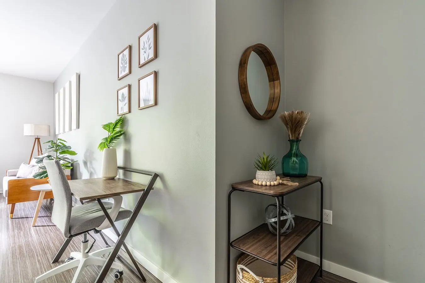 Large Central District Apartment 18