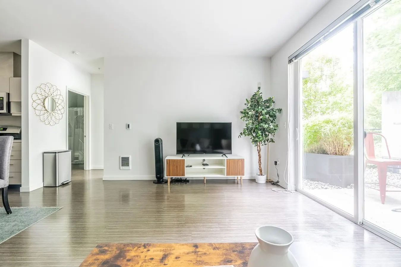 Large Central District Apartment — photo 5