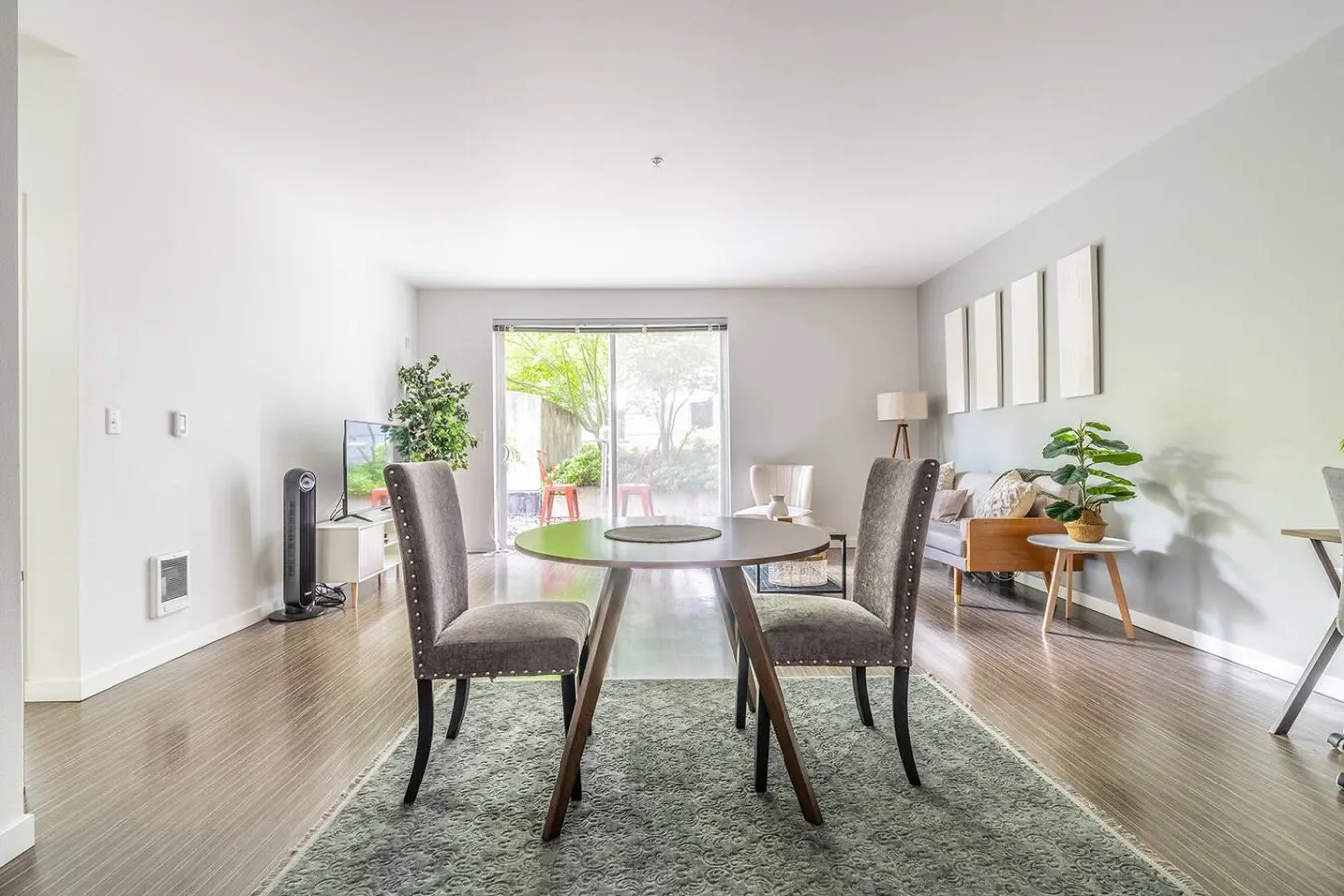 Large Central District Apartment 6