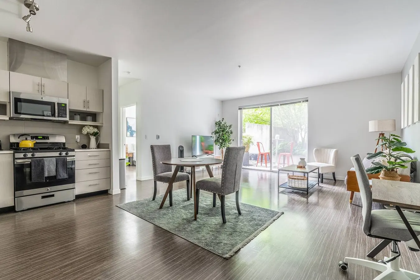 Large Central District Apartment 7