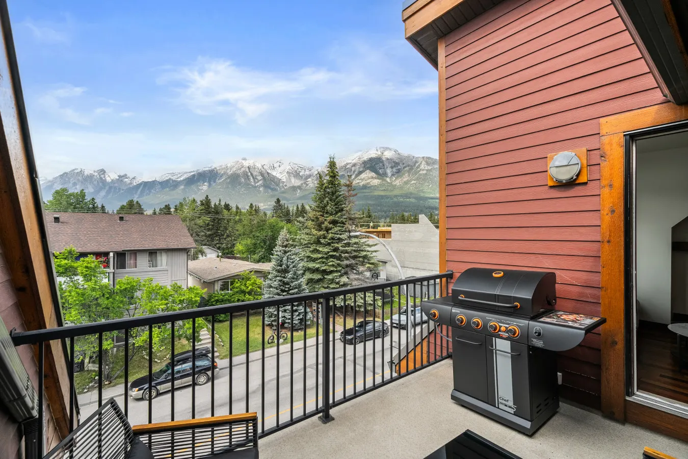 Rockies Balcony: Fireplace, BBQ & Views 2