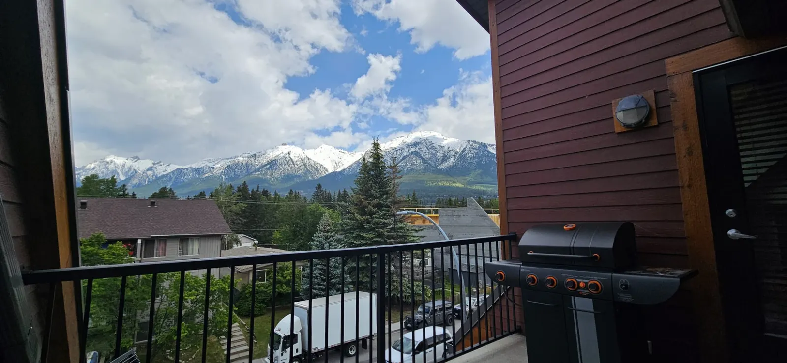 Rockies Balcony: Fireplace, BBQ & Views 13