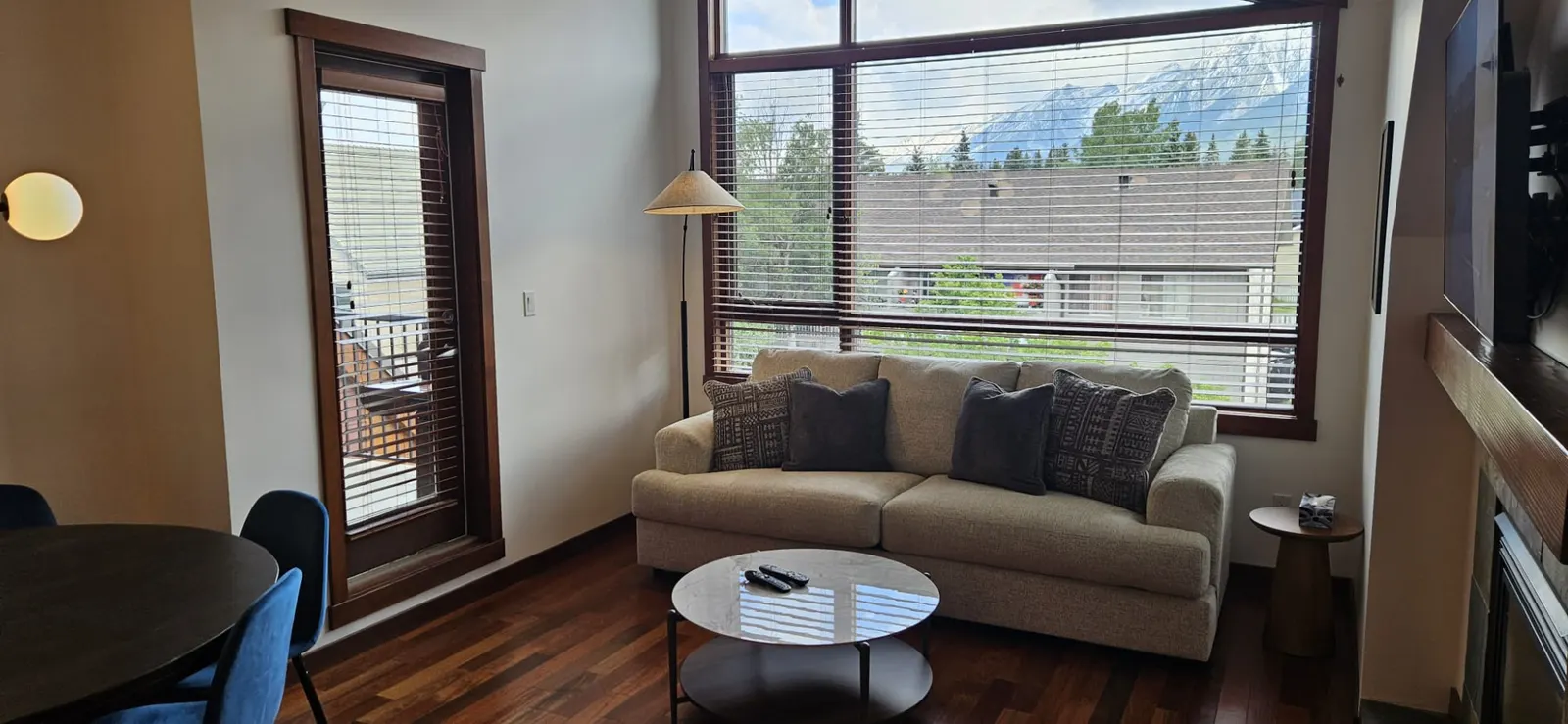 Rockies Balcony: Fireplace, BBQ & Views 14