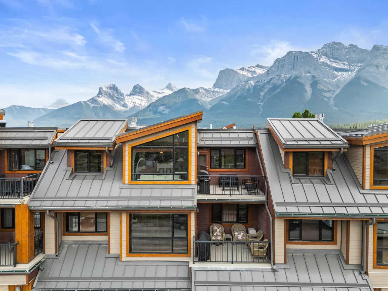 Rockies Balcony: Fireplace, BBQ & Views 5