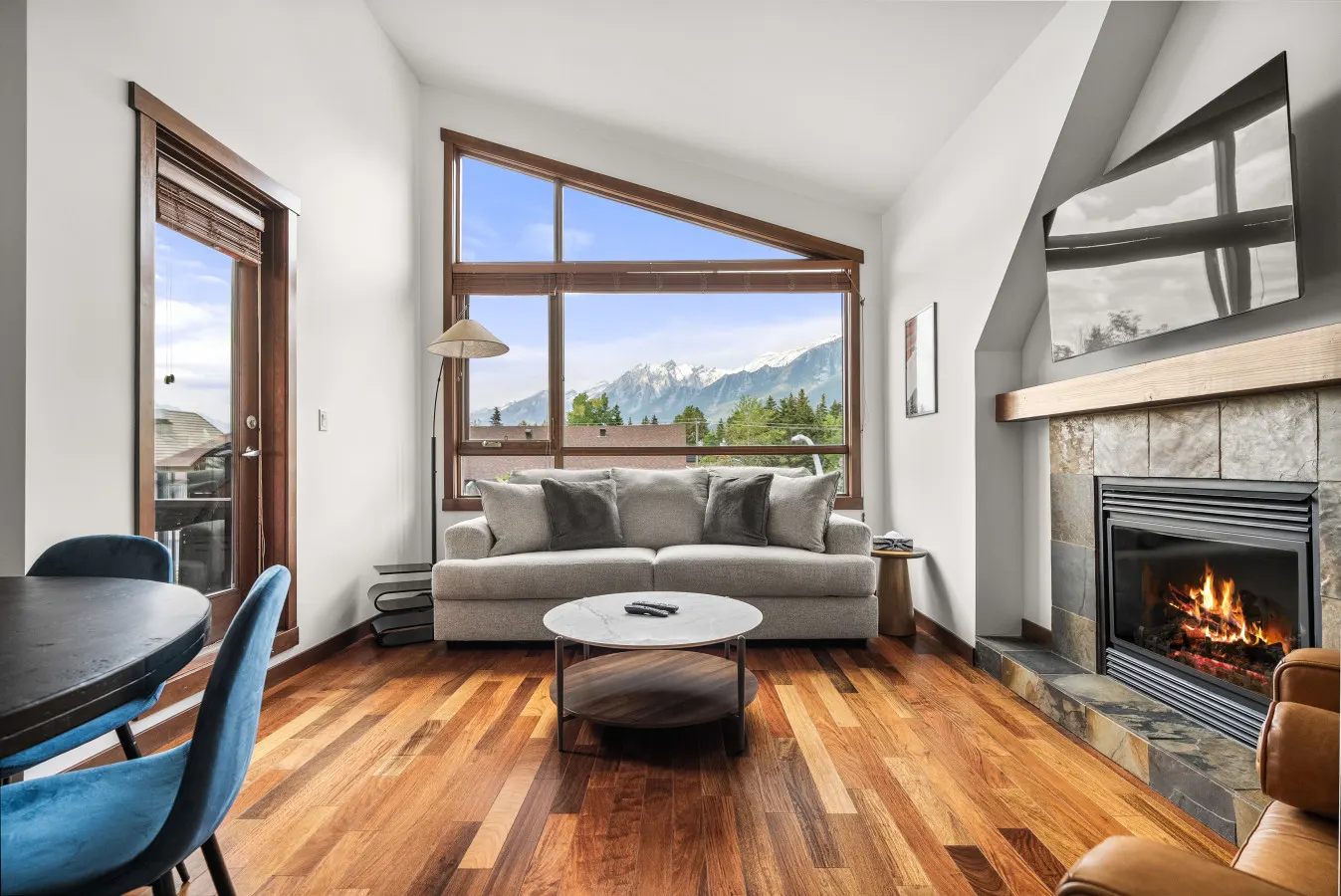 Rockies Balcony: Fireplace, BBQ & Views 6