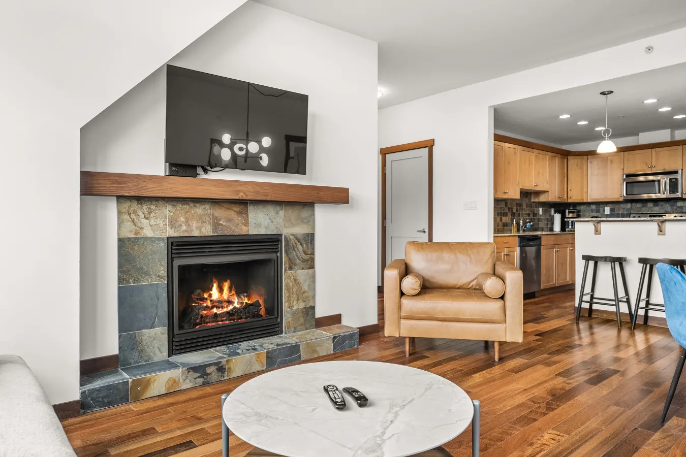 Rockies Balcony: Fireplace, BBQ & Views 8