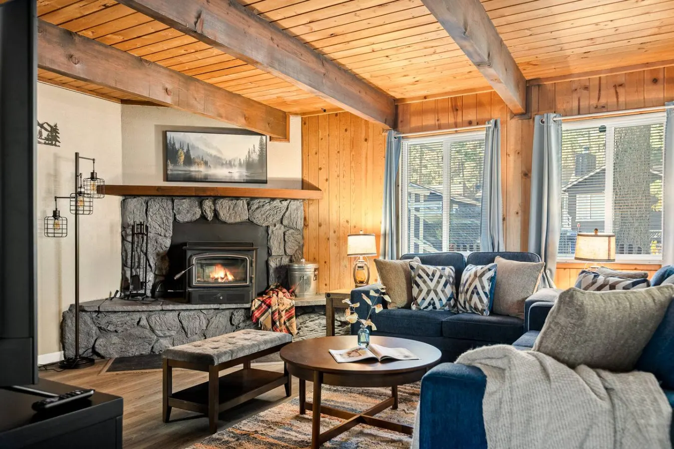 Cozy & New Turquoise Bear cabin w/ Deck & Hot Tub — photo 2