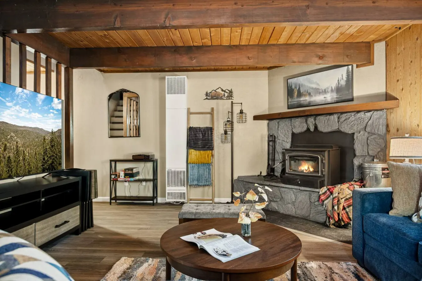 Cozy & New Turquoise Bear cabin w/ Deck & Hot Tub 10