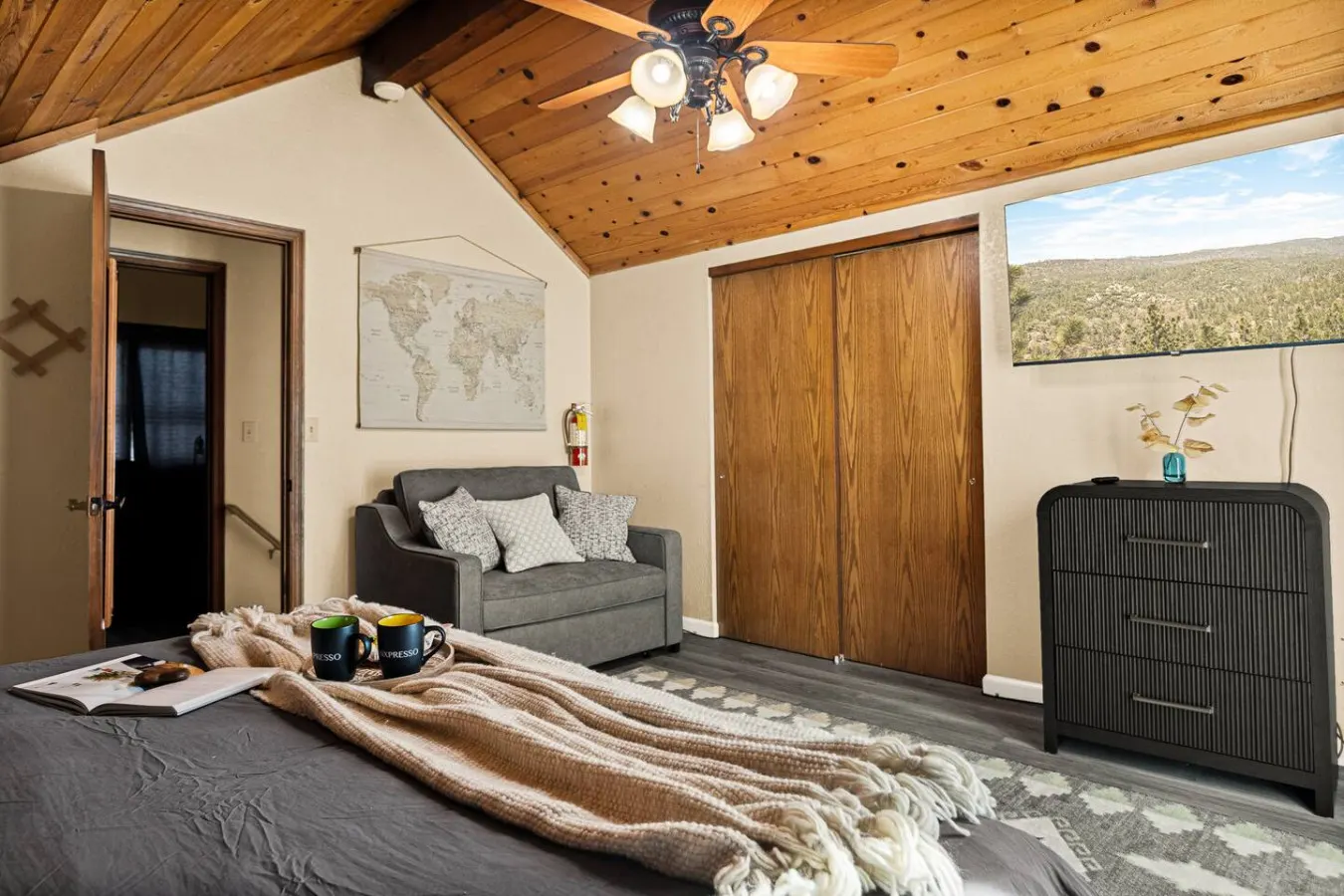 Cozy & New Turquoise Bear cabin w/ Deck & Hot Tub 15