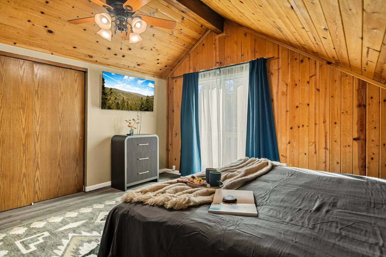 Cozy & New Turquoise Bear cabin w/ Deck & Hot Tub 16