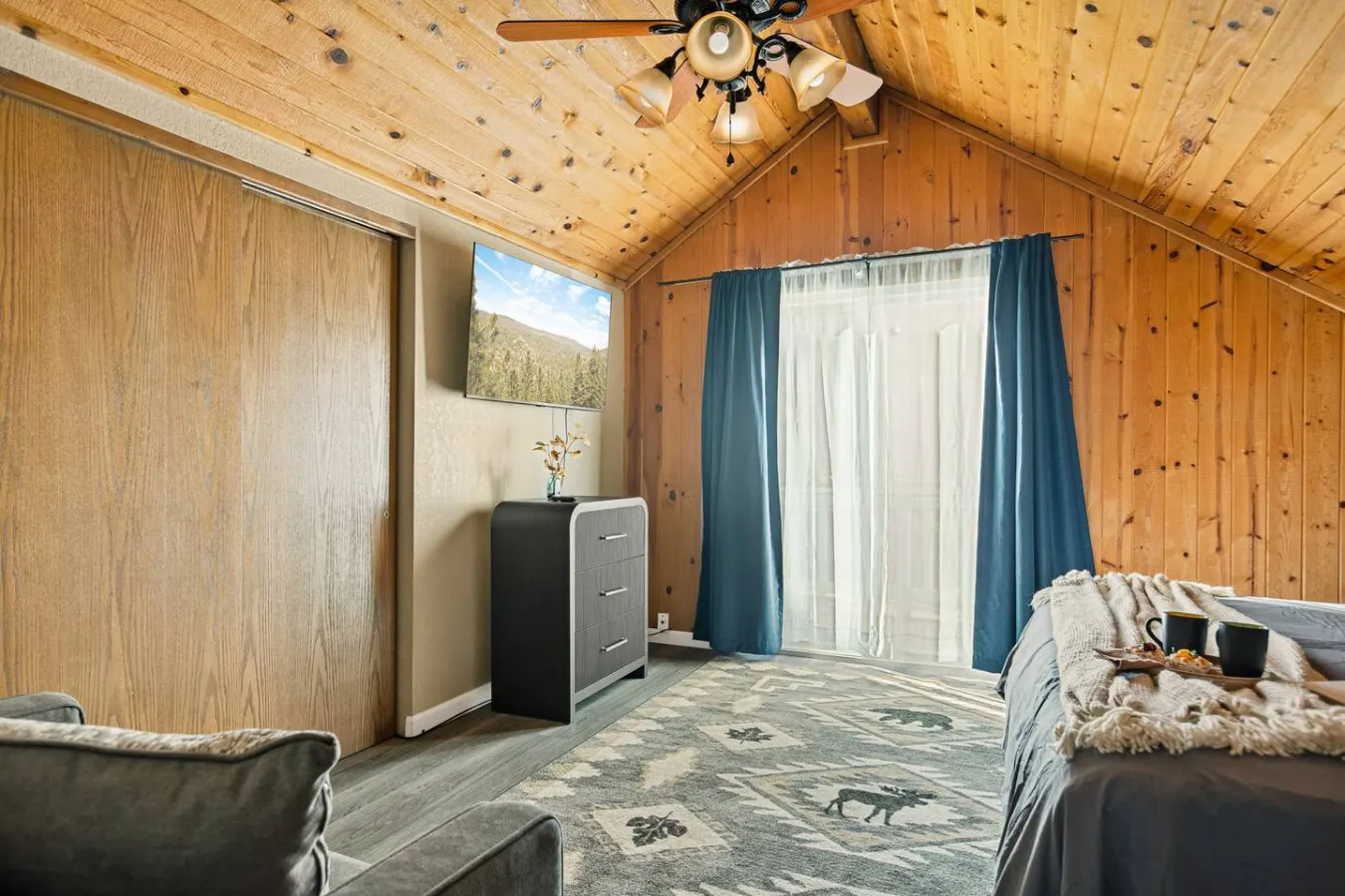 Cozy & New Turquoise Bear cabin w/ Deck & Hot Tub 17