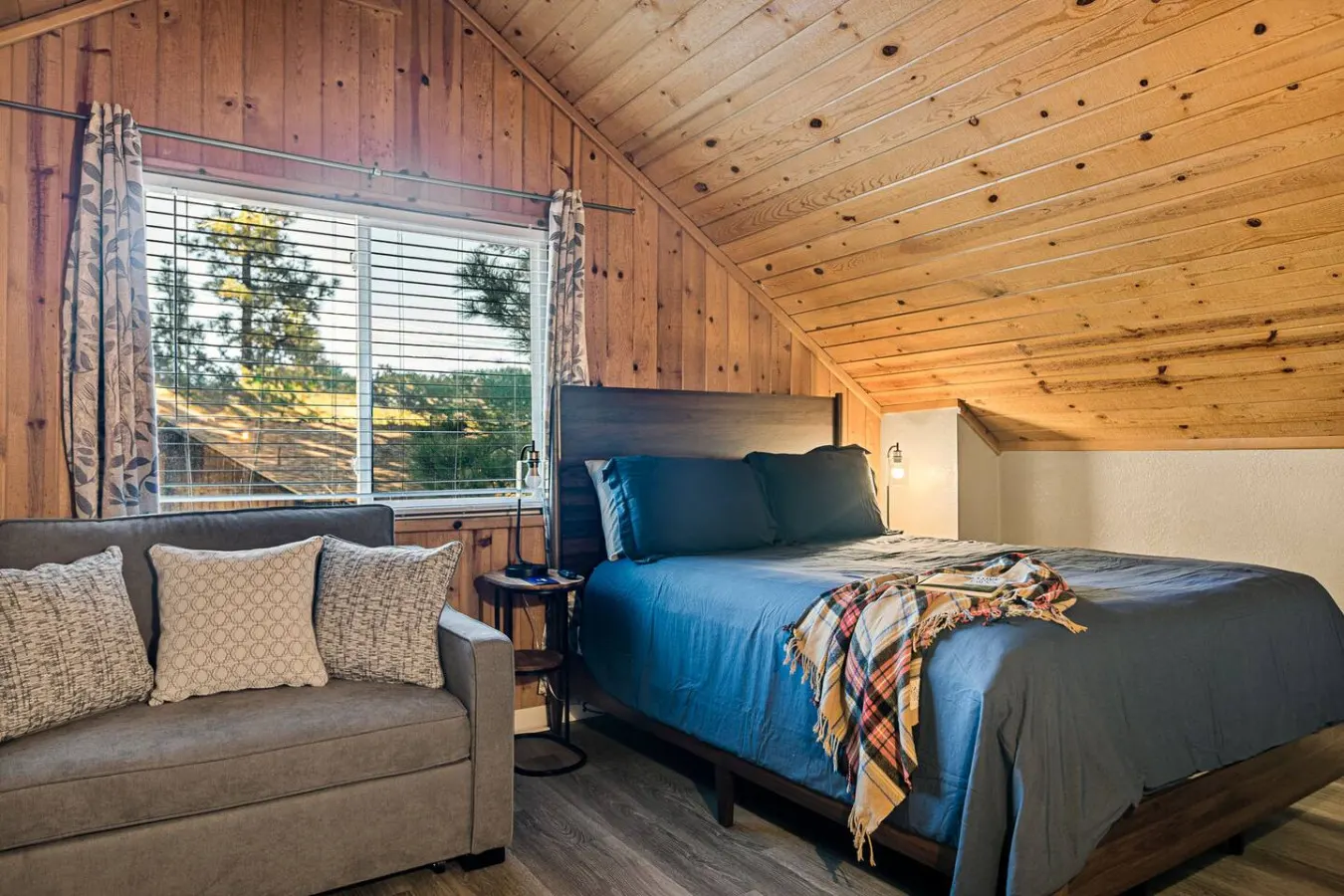 Cozy & New Turquoise Bear cabin w/ Deck & Hot Tub 19