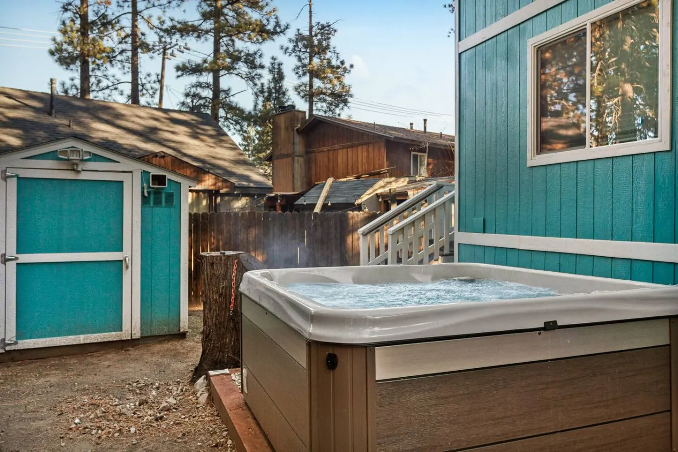 Cozy & New Turquoise Bear cabin w/ Deck & Hot Tub — photo 5