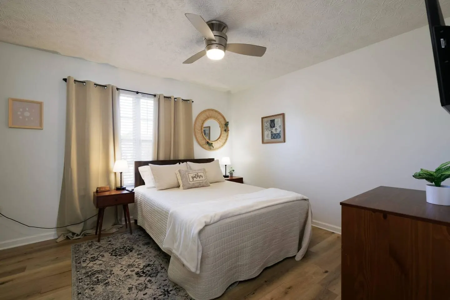 Stylish 3BR Townhome Near Everything 20