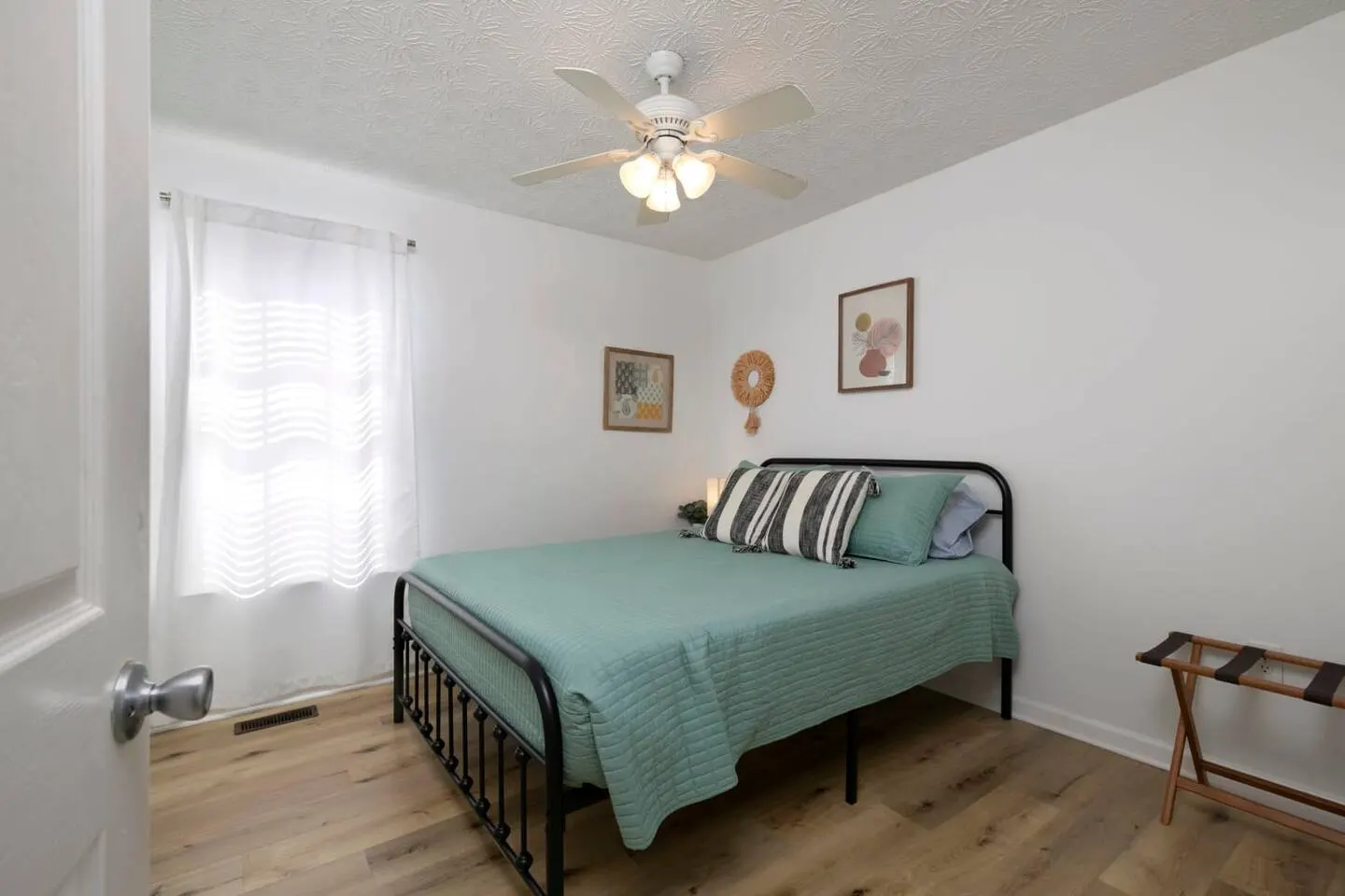 Stylish 3BR Townhome Near Everything — photo 3