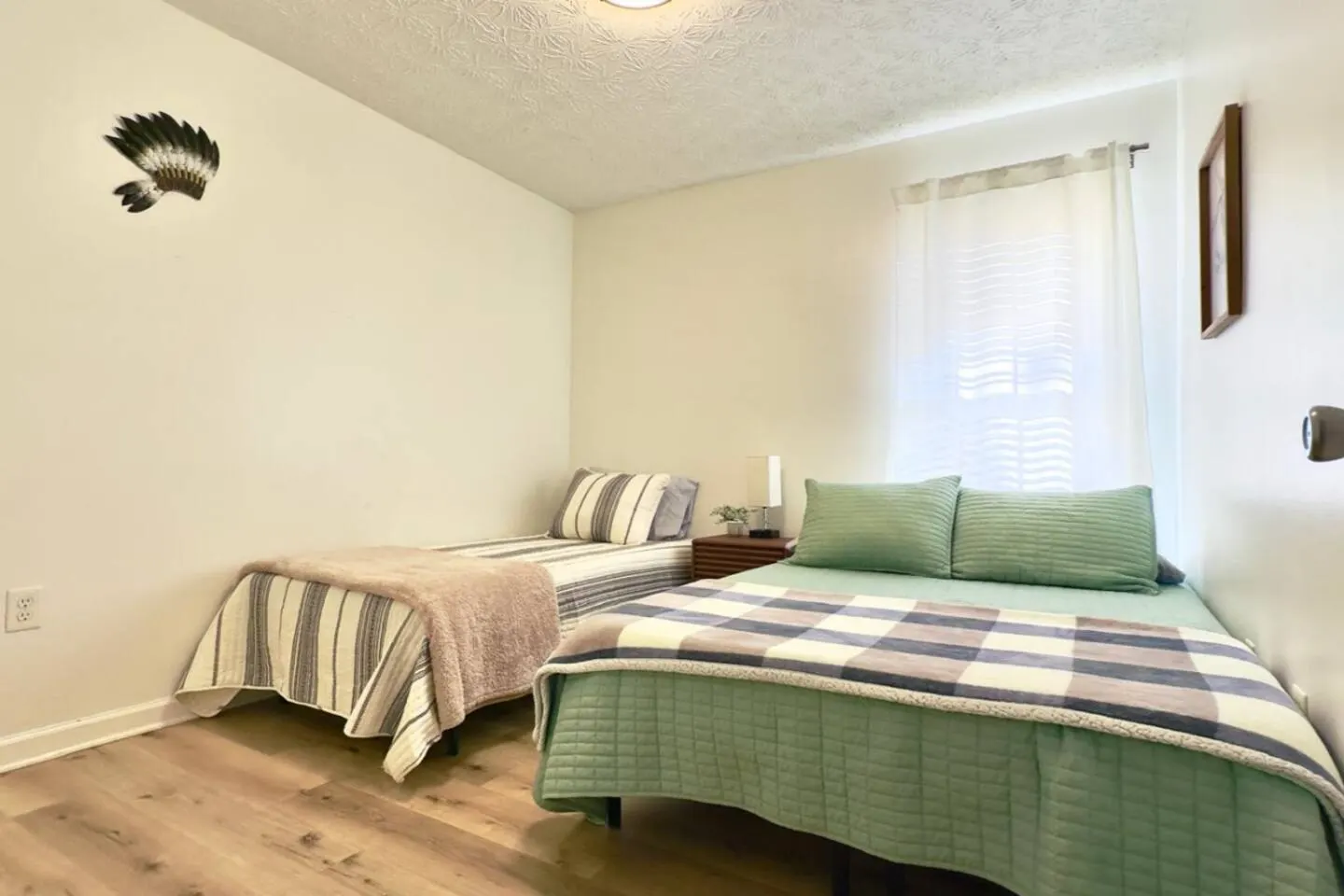 Stylish 3BR Townhome Near Everything — photo 4