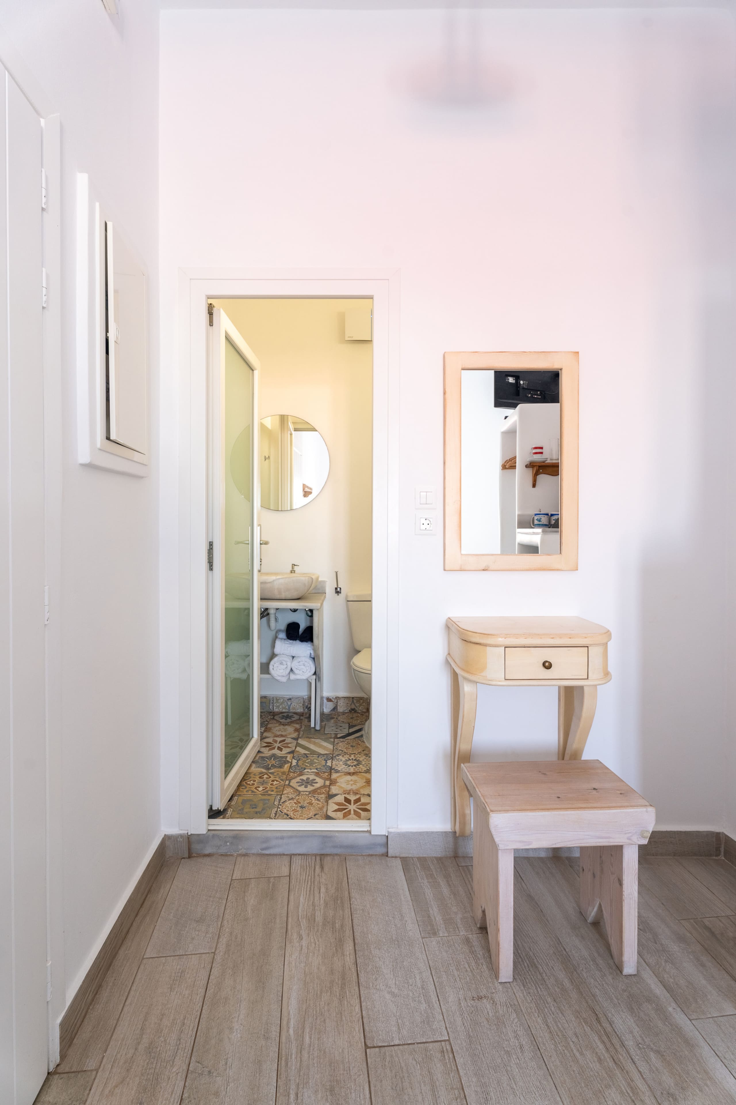 Queen four-bedroom Seaview Cycladic Home 18