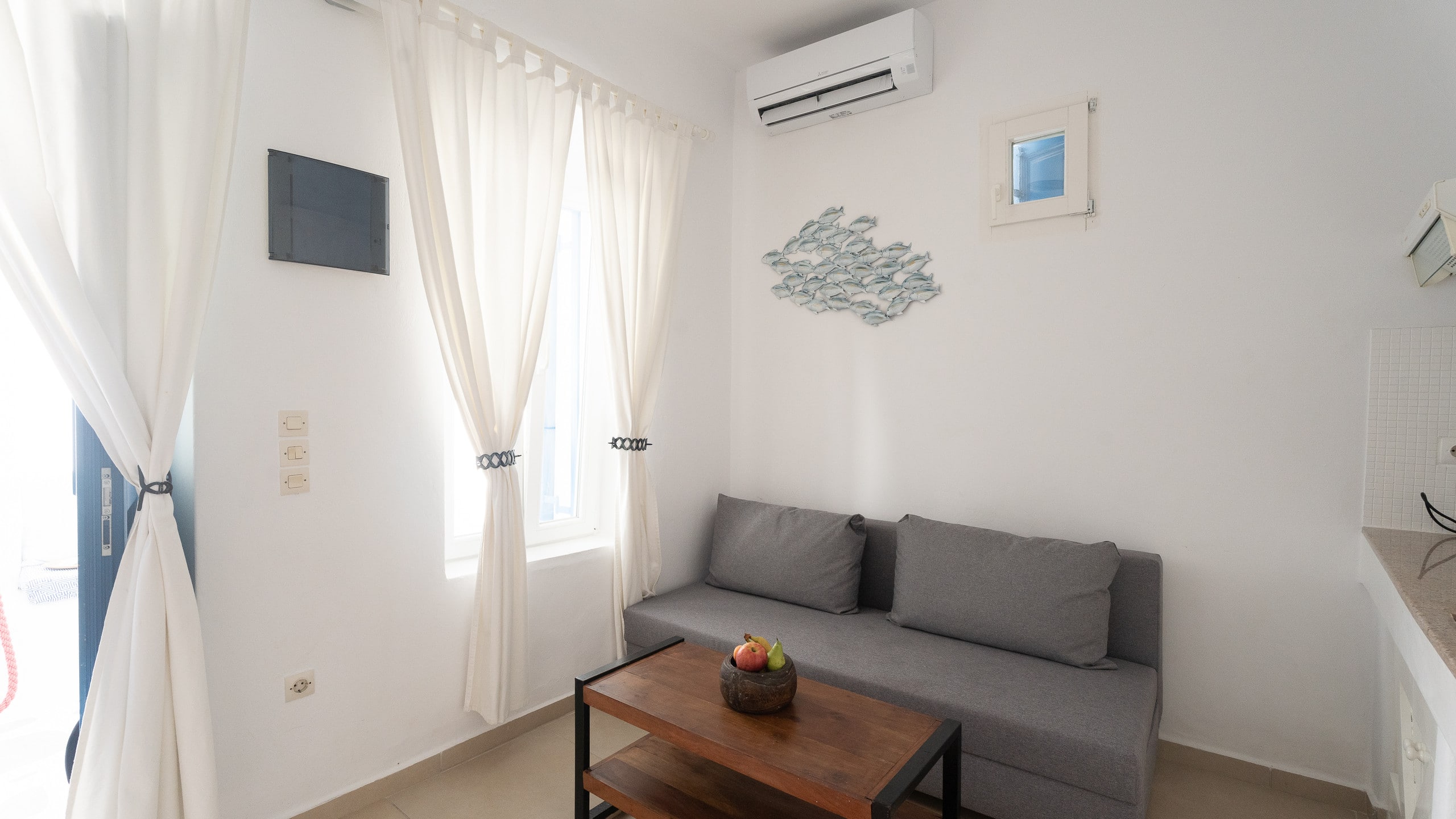 Queen four-bedroom Seaview Cycladic Home 9