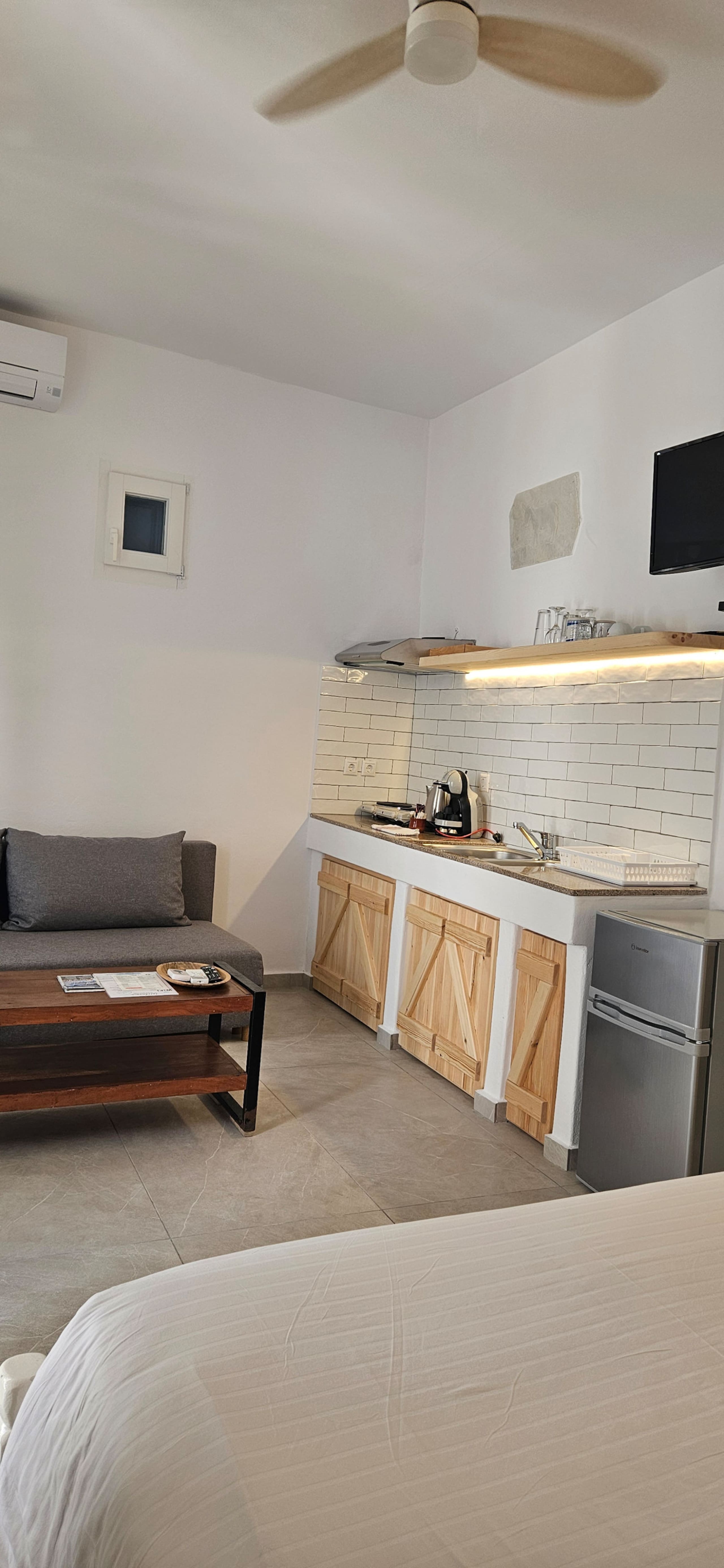 Queen four-bedroom Seaview Cycladic Home 12