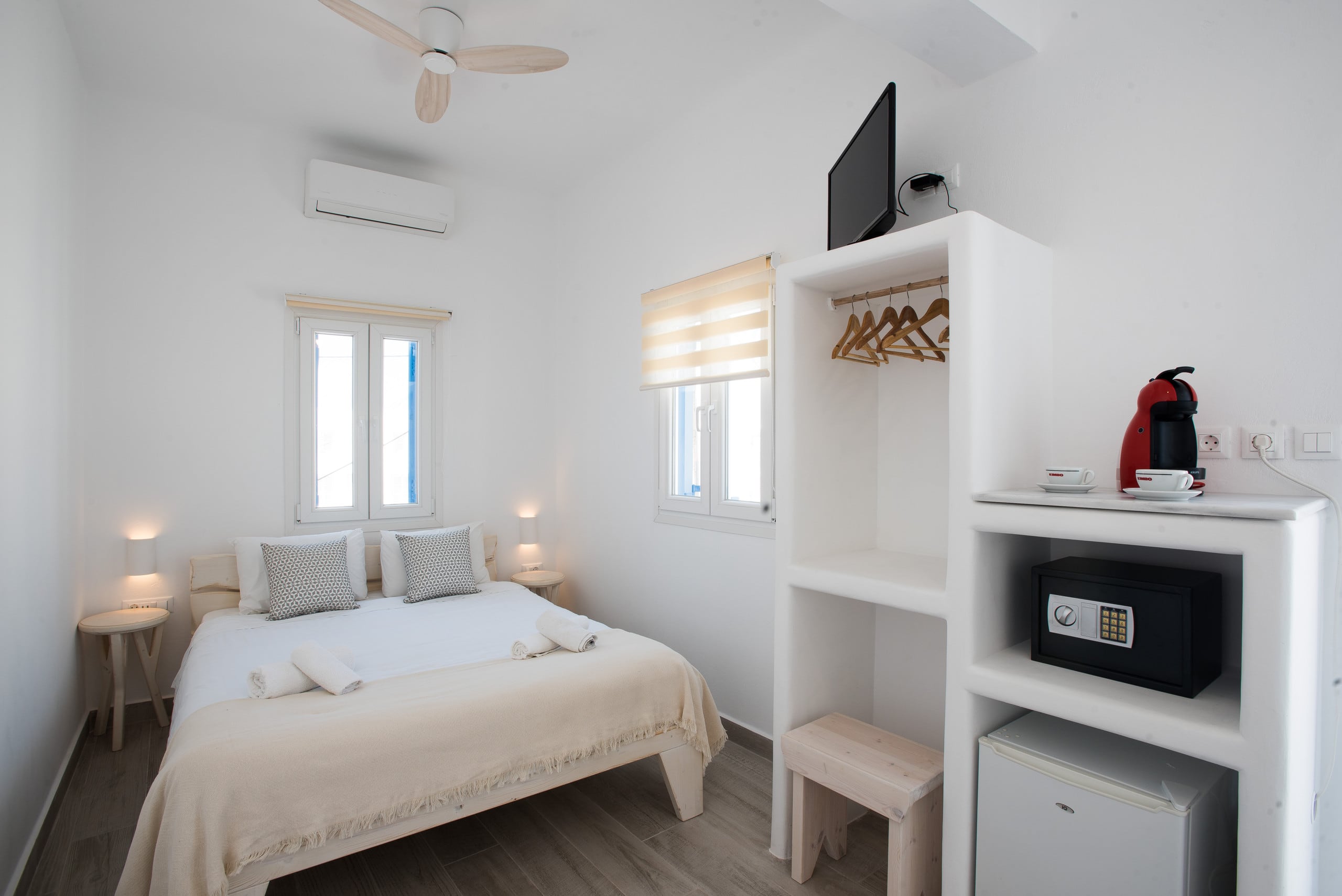 Queen four-bedroom Seaview Cycladic Home 24