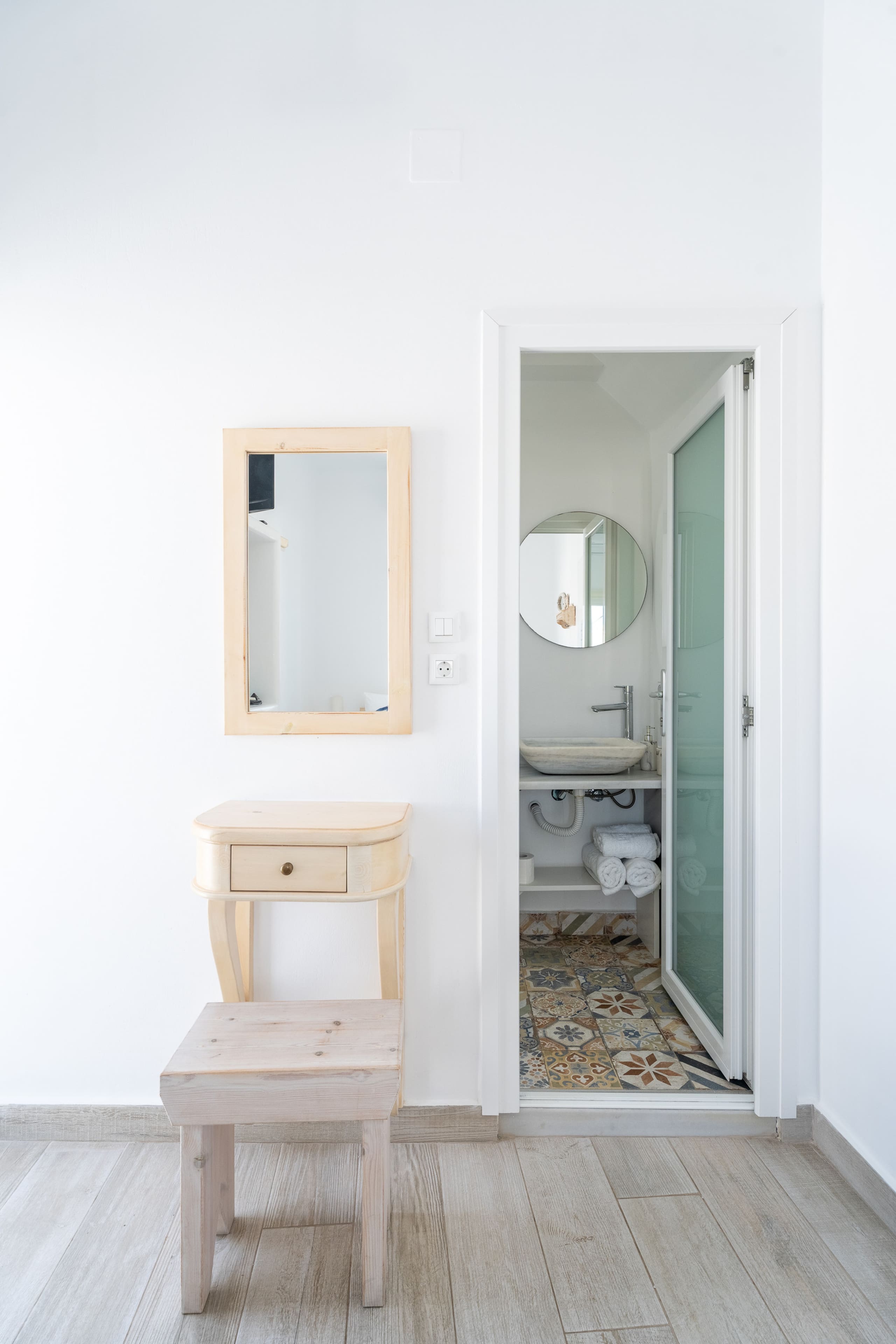 Queen four-bedroom Seaview Cycladic Home 26