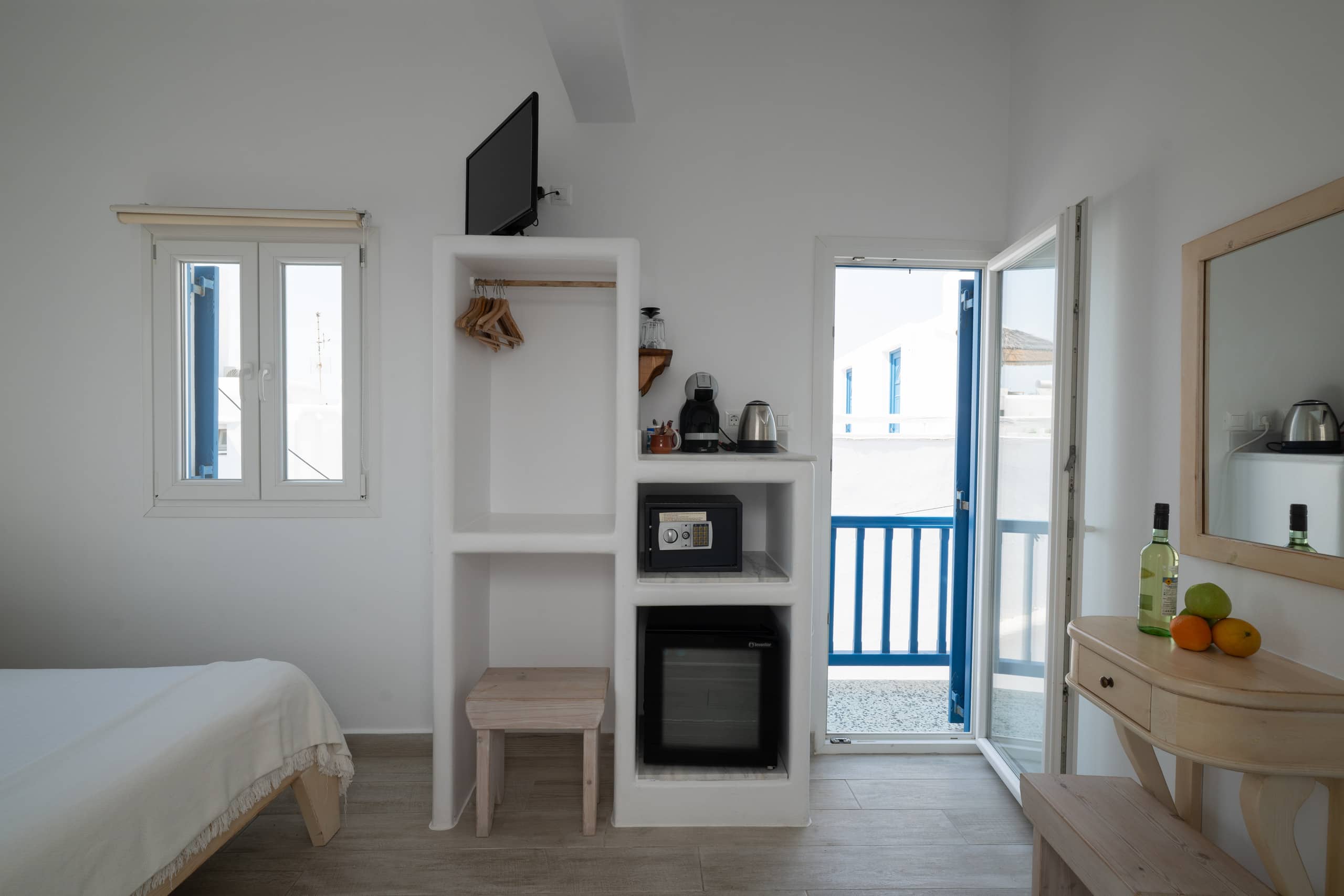 Queen four-bedroom Seaview Cycladic Home 28