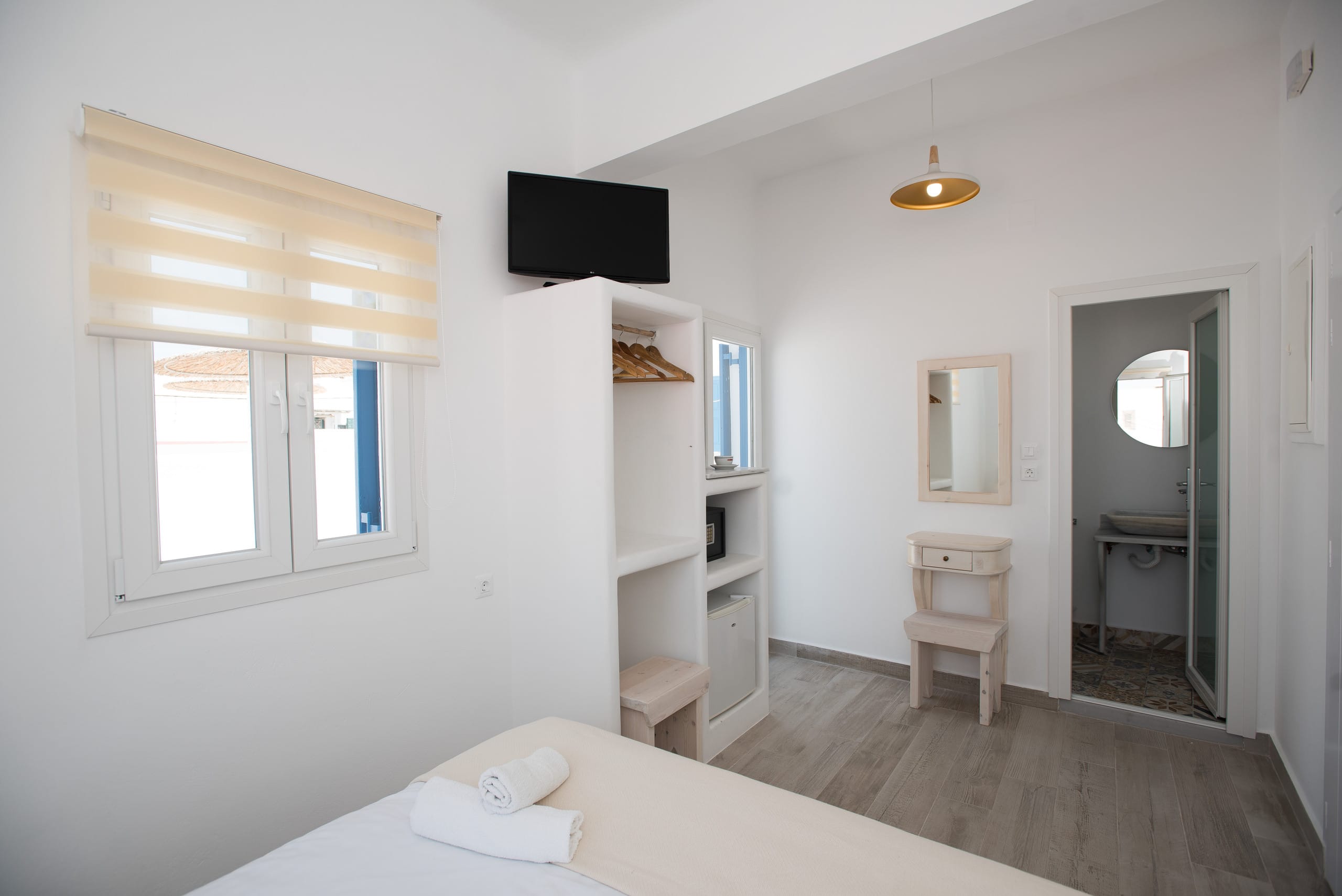 Queen four-bedroom Seaview Cycladic Home 25