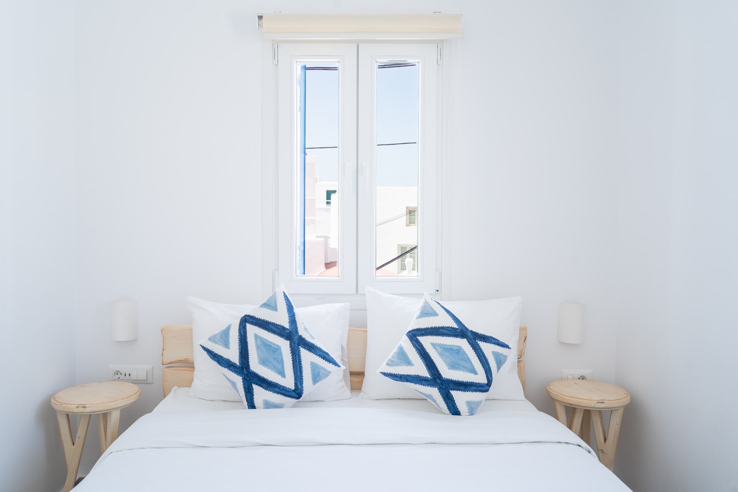 Queen four-bedroom Seaview Cycladic Home 23
