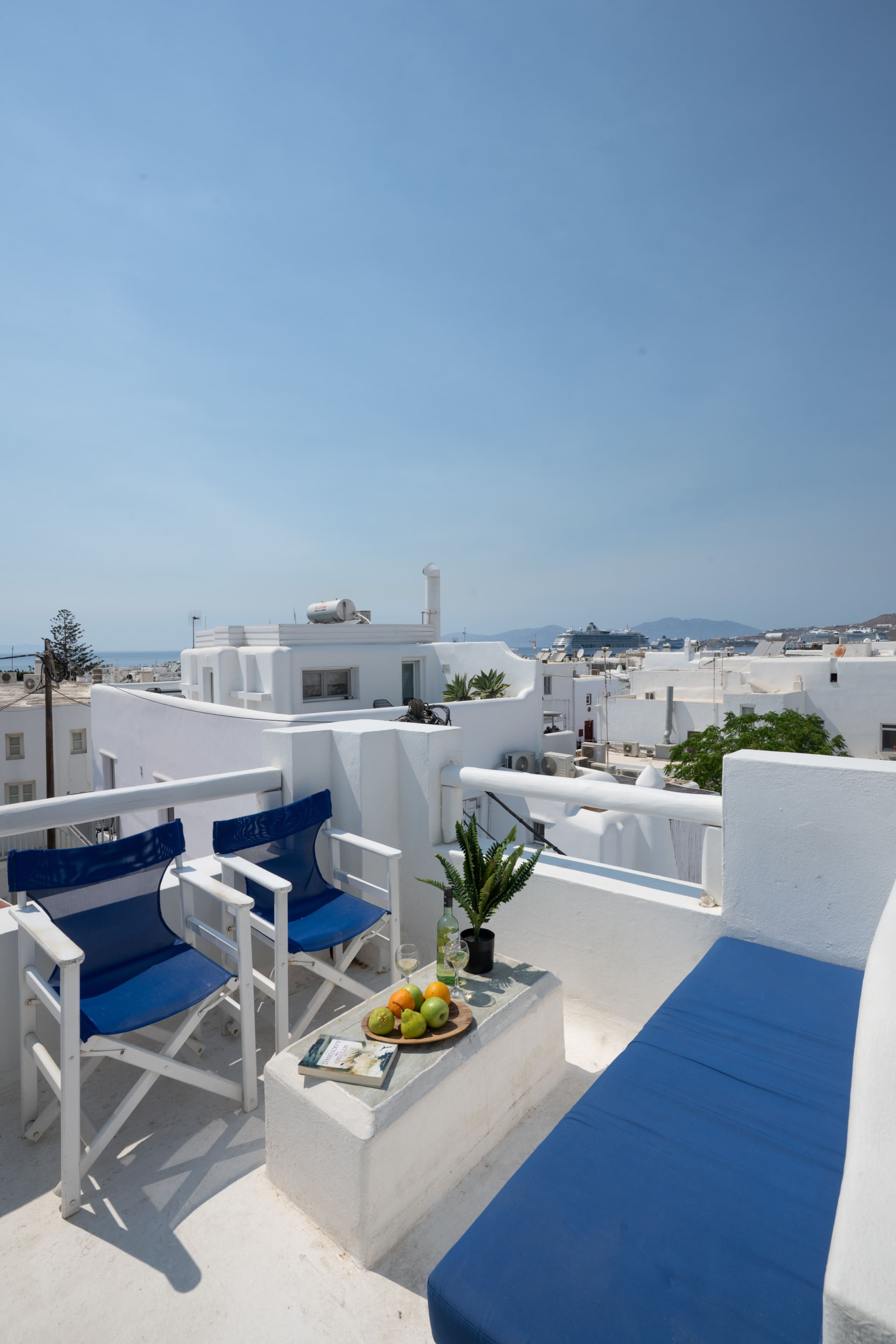 Queen four-bedroom Seaview Cycladic Home — photo 3